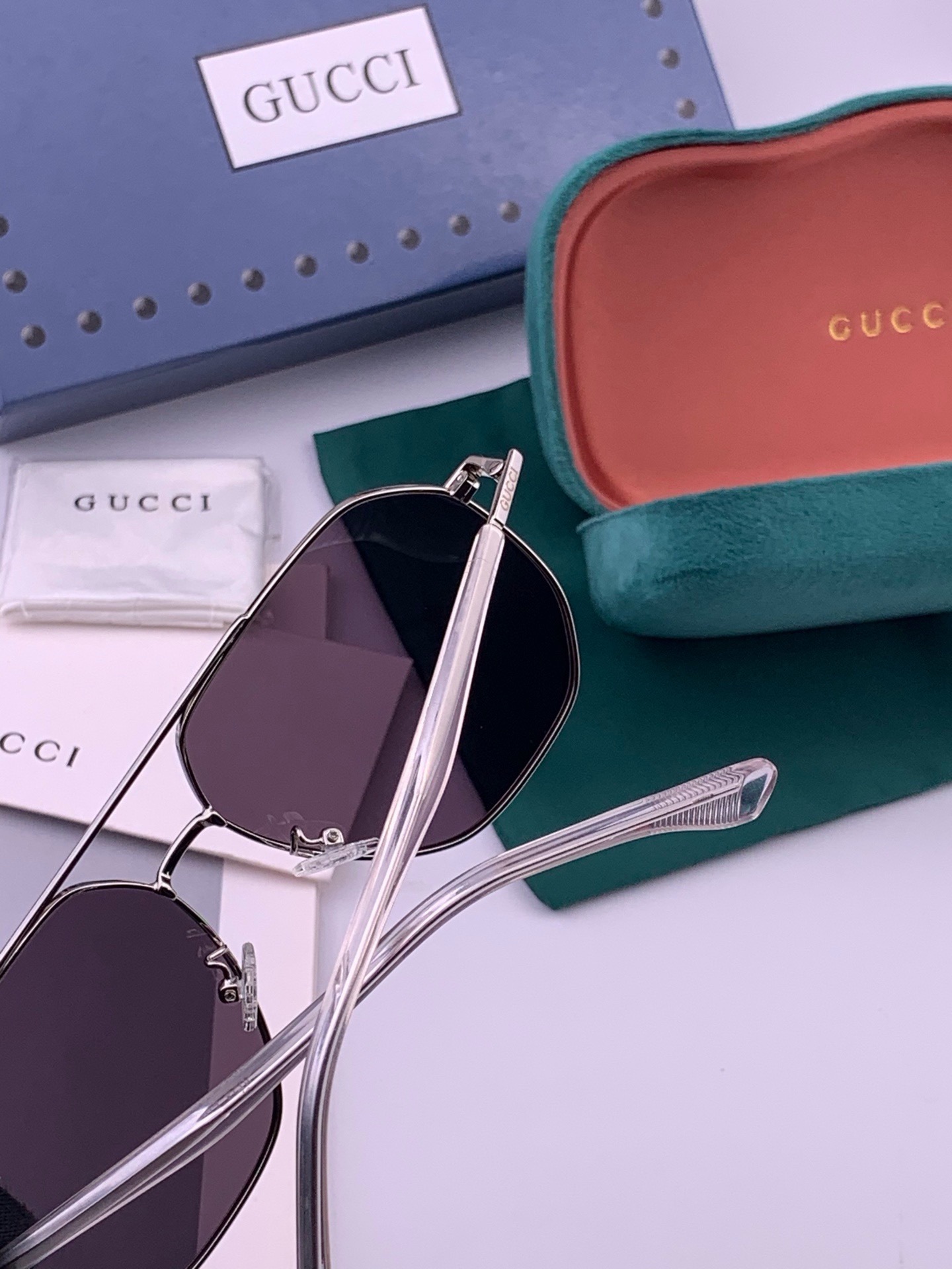 Gucci 🔥  高品质男女款墨镜   👍 进口宝丽来偏光镜片  🔥蛤蟆镜 开车钓鱼都可 🔥百搭显瘦墨镜韩版男士飞行员大