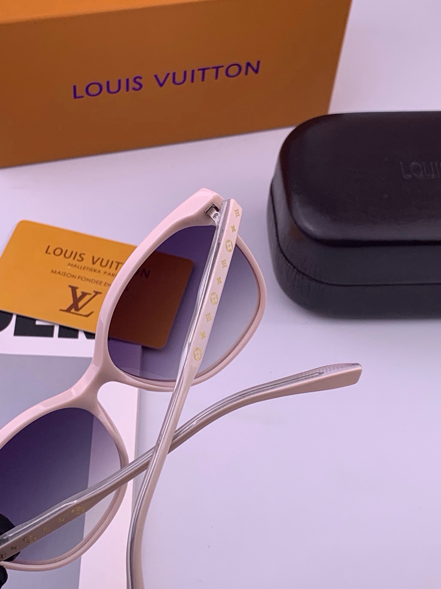 LV 太阳镜潮品官网模特同款 [玫瑰][玫瑰]四叶草🍀精致个性设计简约时尚 高品质值得拥有绝对潮爆整个夏季 新款L338