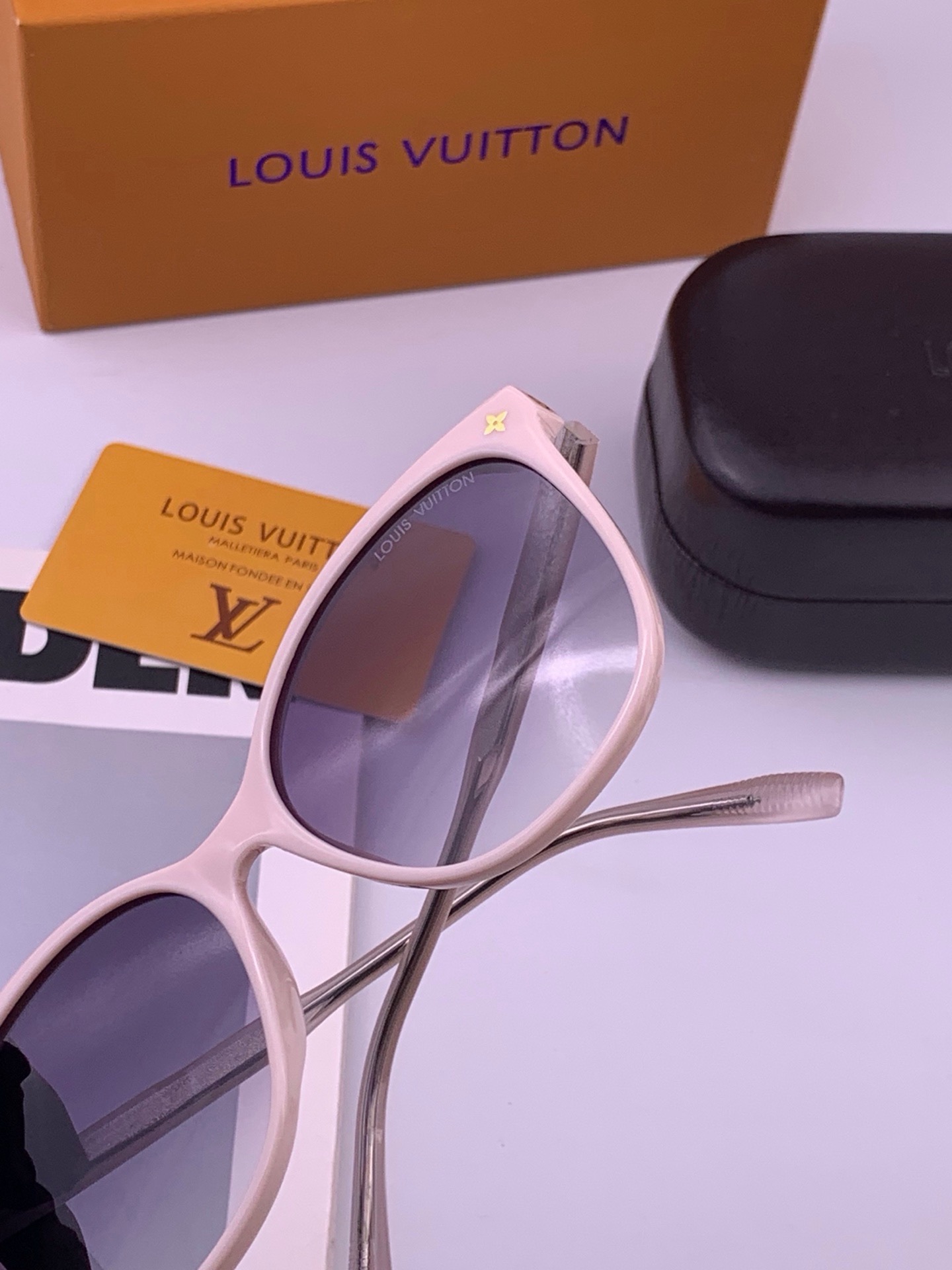 LV 太阳镜潮品官网模特同款 [玫瑰][玫瑰]四叶草🍀精致个性设计简约时尚 高品质值得拥有绝对潮爆整个夏季 新款L338