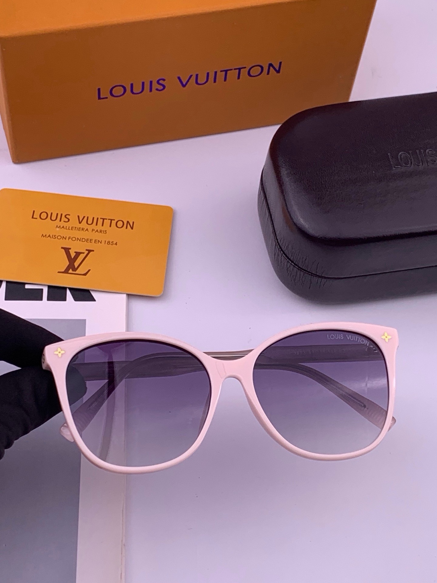 LV 太阳镜潮品官网模特同款 [玫瑰][玫瑰]四叶草🍀精致个性设计简约时尚 高品质值得拥有绝对潮爆整个夏季 新款L338