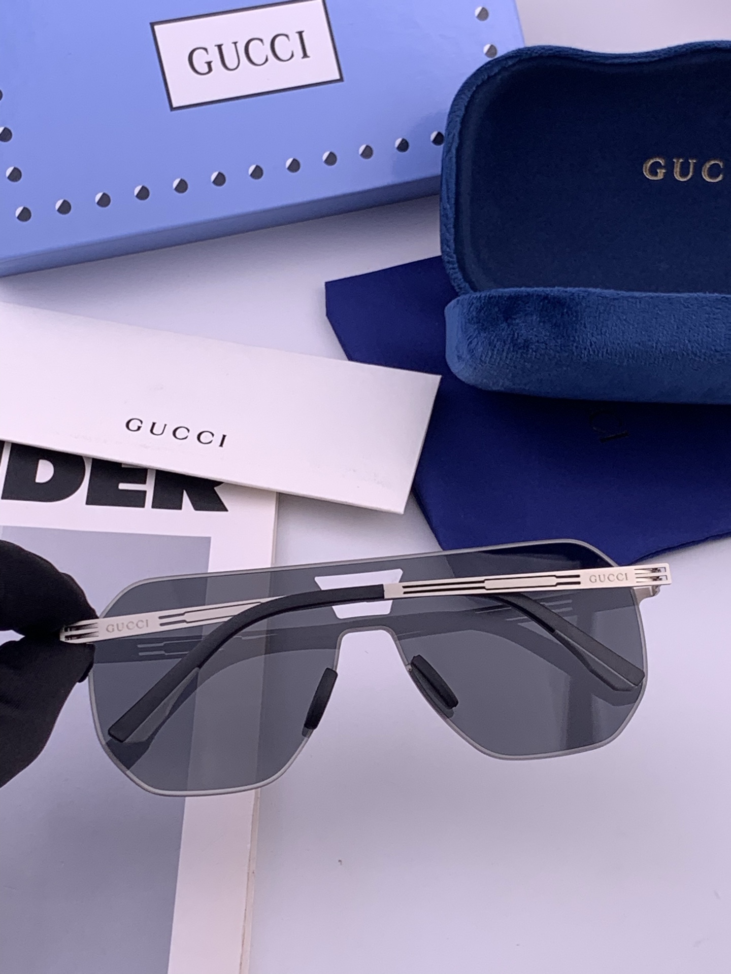 ♦️ GUCCI 新款男女情侣款太阳镜多边形墨镜iP电镀永不褪色 超轻超有弹性整幅眼镜无螺丝重要的是压不坏 高清尼龙镜片