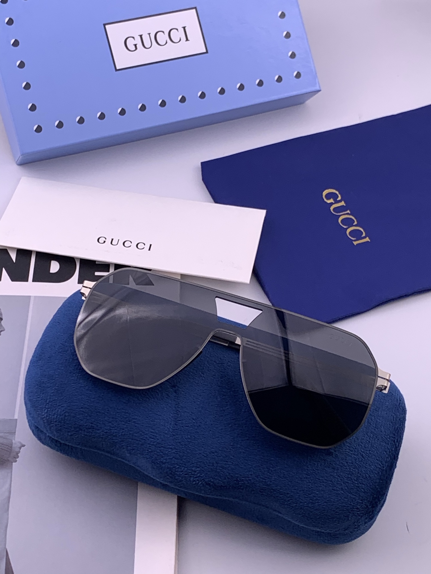 ♦️ GUCCI 新款男女情侣款太阳镜多边形墨镜iP电镀永不褪色 超轻超有弹性整幅眼镜无螺丝重要的是压不坏 高清尼龙镜片
