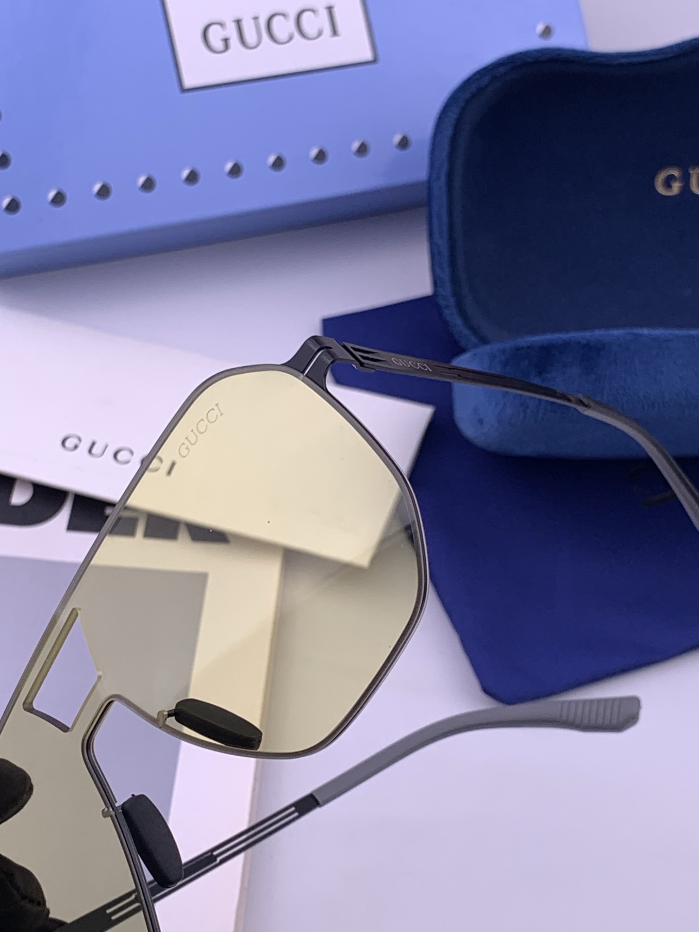 ♦️ GUCCI 新款男女情侣款太阳镜多边形墨镜iP电镀永不褪色 超轻超有弹性整幅眼镜无螺丝重要的是压不坏 高清尼龙镜片