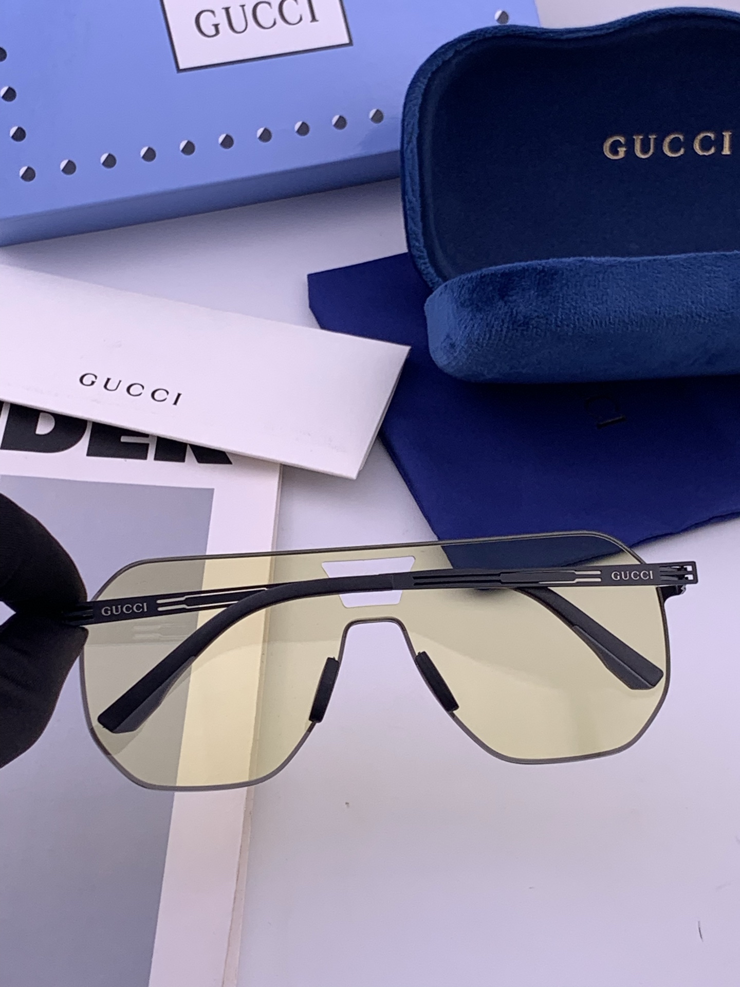 ♦️ GUCCI 新款男女情侣款太阳镜多边形墨镜iP电镀永不褪色 超轻超有弹性整幅眼镜无螺丝重要的是压不坏 高清尼龙镜片