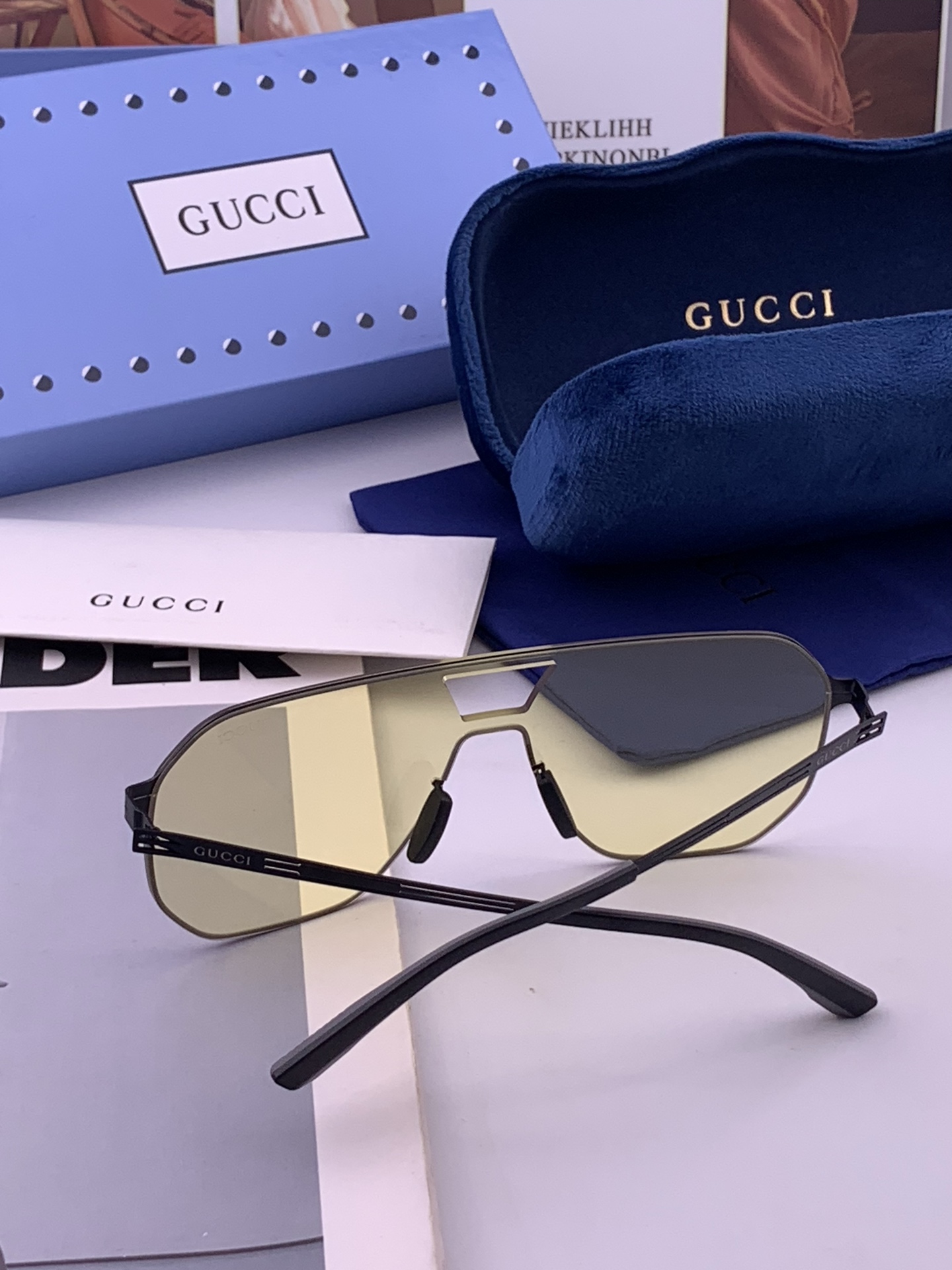 ♦️ GUCCI 新款男女情侣款太阳镜多边形墨镜iP电镀永不褪色 超轻超有弹性整幅眼镜无螺丝重要的是压不坏 高清尼龙镜片