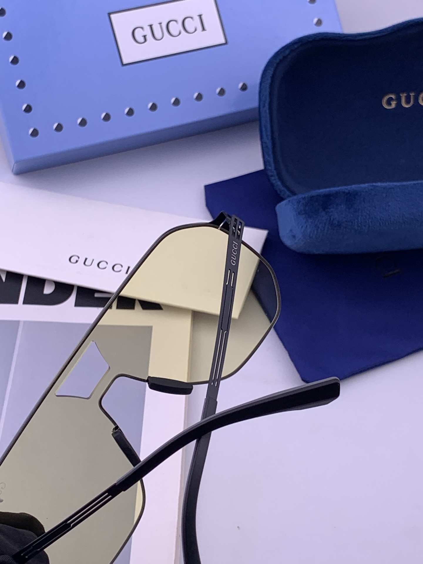♦️ GUCCI 新款男女情侣款太阳镜多边形墨镜iP电镀永不褪色 超轻超有弹性整幅眼镜无螺丝重要的是压不坏 高清尼龙镜片