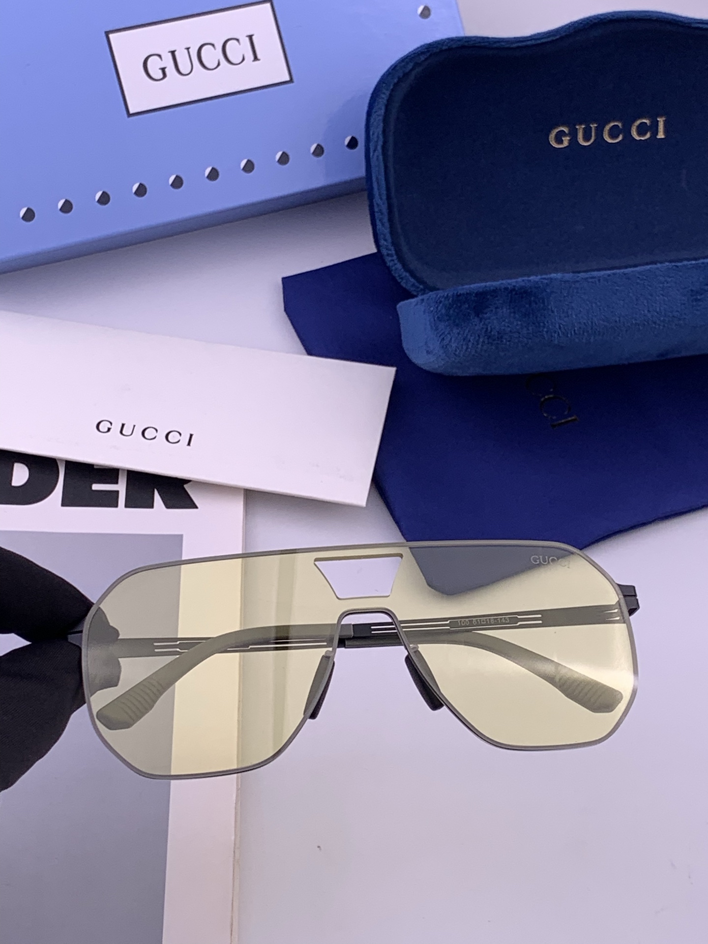 ♦️ GUCCI 新款男女情侣款太阳镜多边形墨镜iP电镀永不褪色 超轻超有弹性整幅眼镜无螺丝重要的是压不坏 高清尼龙镜片