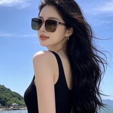 ♦️LV 新款男女情侣款太阳镜多边形墨镜iP电镀永不褪色 超轻超有弹性整幅眼镜无螺丝重要的是压不坏 高清镜片、精湛的工艺 ♦️LV 新款男女情侣款太阳镜多边形墨镜iP电镀永不褪色 超轻超有弹性整幅眼镜无螺丝重要的是压不坏 高清镜片、精湛的工艺