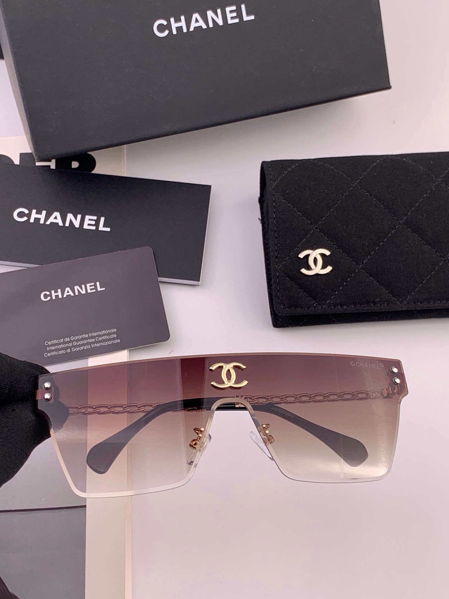 【CHANEL】香奈儿 新款潮流爆款 时尚大框太阳镜 佩戴舒适 网红潮款墨镜  女士高清太阳镜🕶️ 🎉高品质 ♥️♥️型
