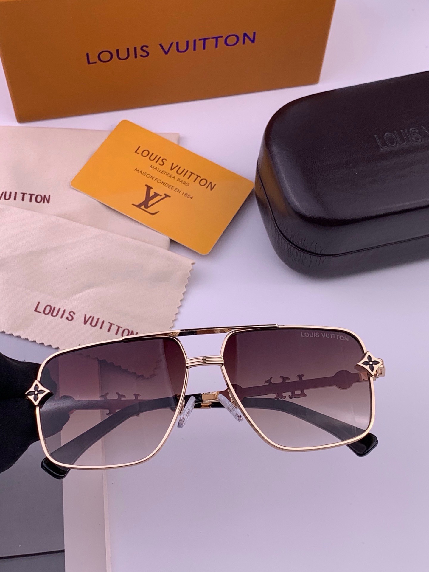 LV🔥高品质男女款”太阳镜🔥 开车钓鱼都可🔥百搭显瘦墨镜韩版男士飞行员大框司机开车防紫外线太阳镜，型号：L11757