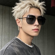 LV 男款炫彩飞行员偏光太阳镜 ❤️材质:高清尼龙加厚卡槽高清偏光镜片 🌹无边框镜架💕颜👍型号:L28903 LV 男款炫彩飞行员偏光太阳镜 ❤️材质:高清尼龙加厚卡槽高清偏光镜片 🌹无边框镜架💕颜👍型号:L28903