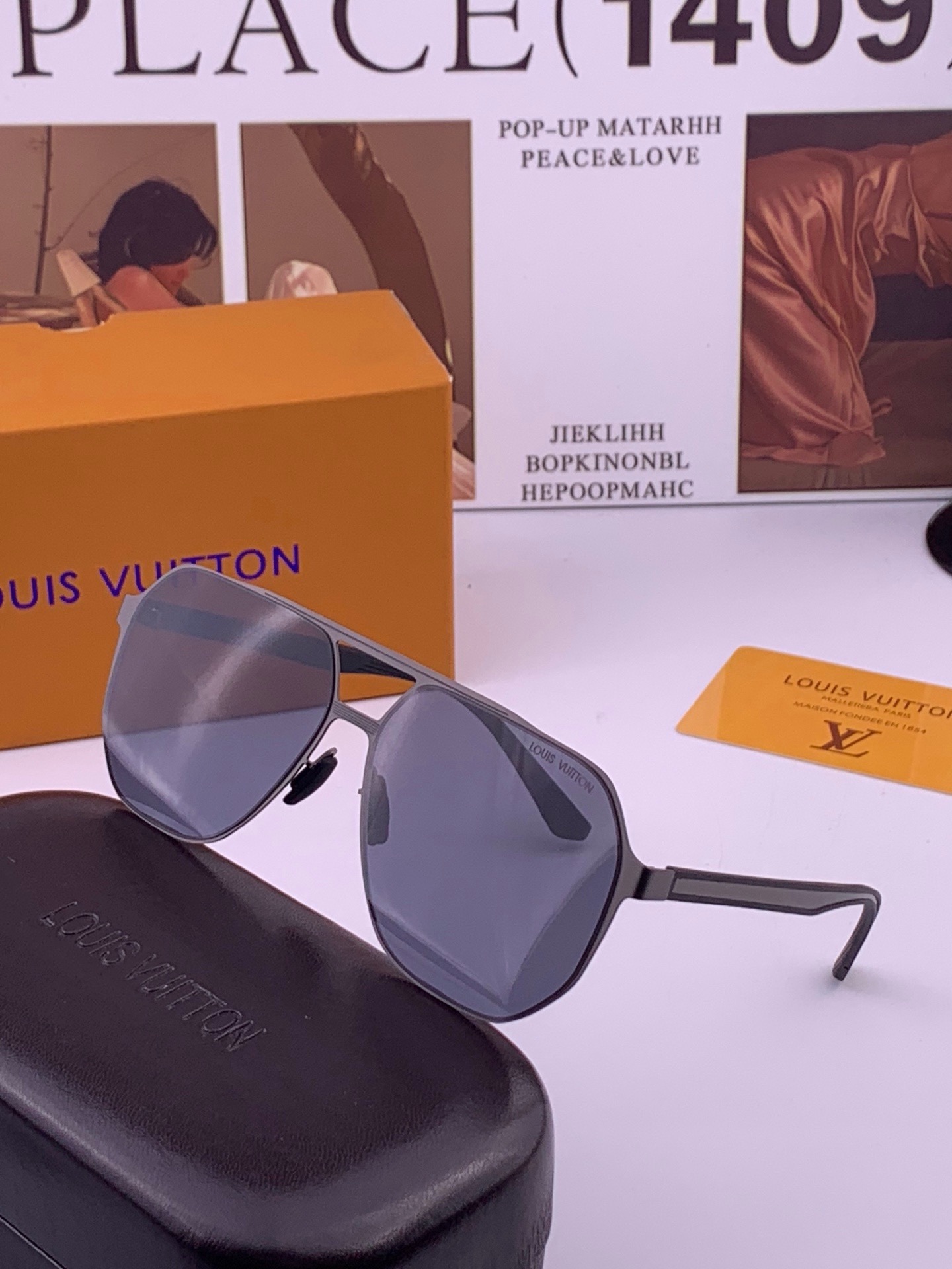♦️LV  新款男女情侣款太阳镜多边形墨镜iP电镀永不褪色 超轻超有弹性整幅眼镜无螺丝重要的是压不坏 高清尼龙镜片、精湛