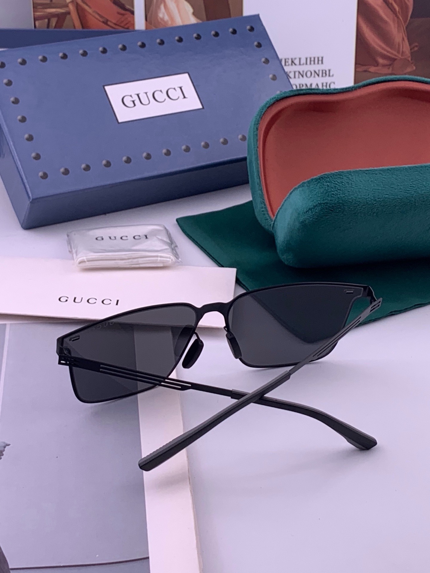 GUCCI 男款炫彩飞行员偏光太阳镜 ❤️材质：高清尼龙加厚卡槽高清偏光镜片 🌹无边框镜架💕颜👍型号：G176