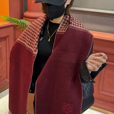罗意威👍巴黎时装展商务男士女士通用双面羊绒披肩🔥代工厂臻选上乘的超细羊绒纤维 进行纯手工精梳处理 耗时耗力 再以清泉水浸 罗意威👍巴黎时装展商务男士女士通用双面羊绒披肩🔥代工厂臻选上乘的超细羊绒纤维 进行纯手工精梳处理 耗时耗力 再以清泉水浸