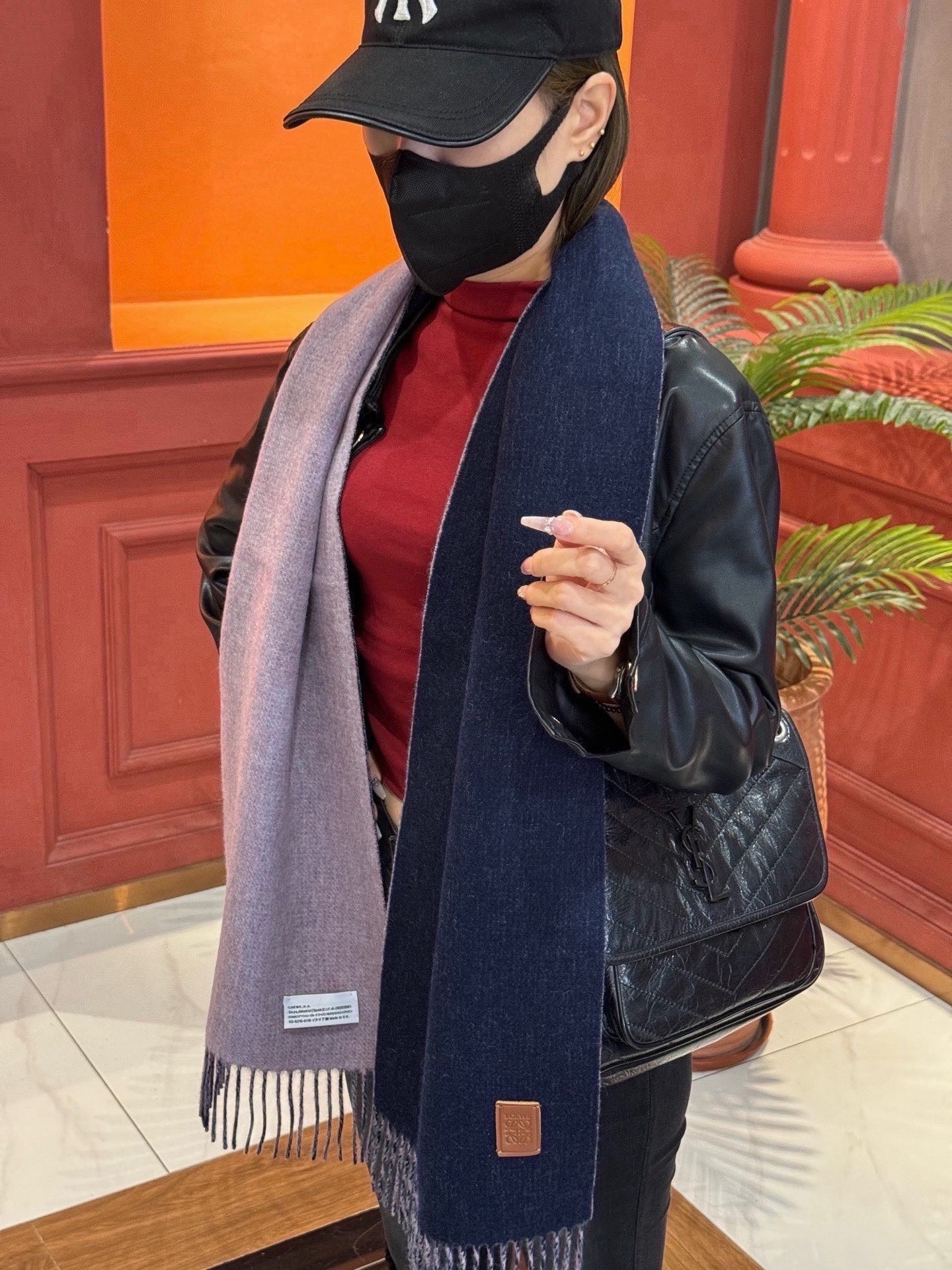 ✨✨太美了😍罗意威 情侣款 美到要尖叫😱专柜最新款🎊英伦欧美范儿 又是一款即时尚又实用的大围巾&长巾，🎆撞色的颜色搭配很