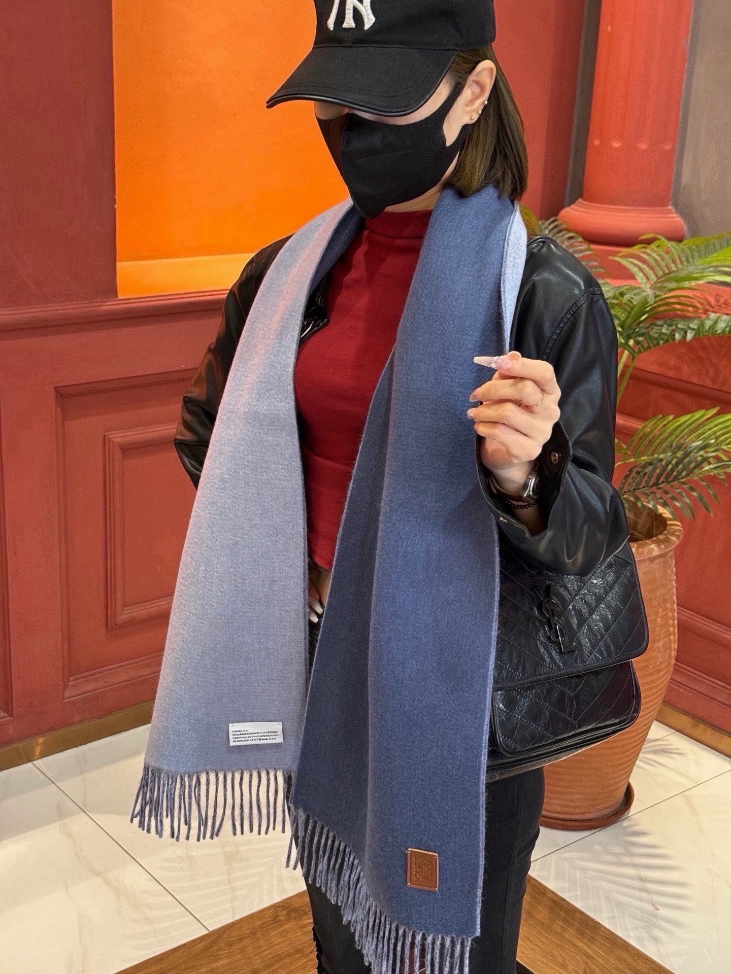 ✨✨太美了😍罗意威 情侣款 美到要尖叫😱专柜最新款🎊英伦欧美范儿 又是一款即时尚又实用的大围巾&长巾，🎆撞色的颜色搭配很
