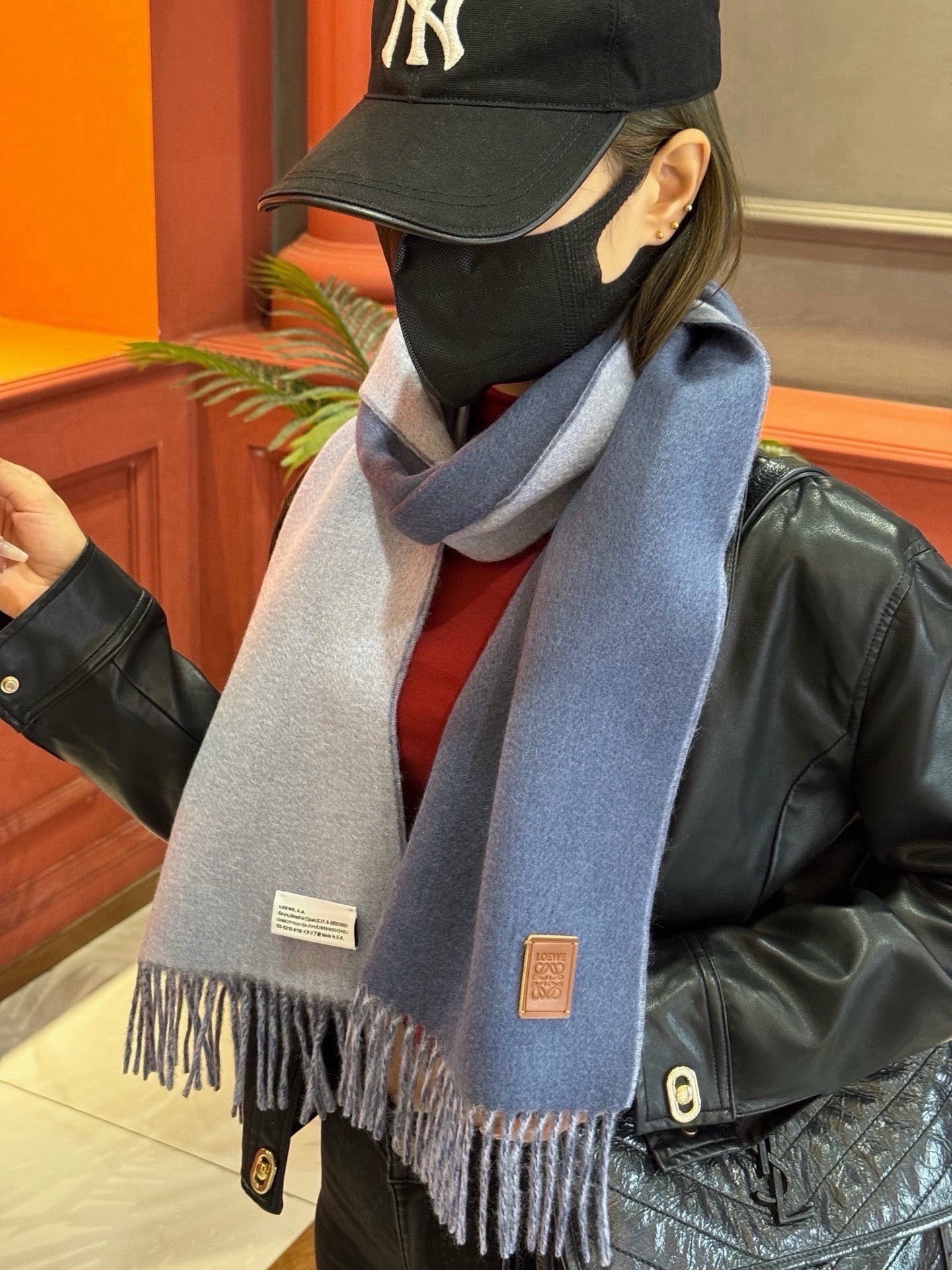 ✨✨太美了😍罗意威 情侣款 美到要尖叫😱专柜最新款🎊英伦欧美范儿 又是一款即时尚又实用的大围巾&长巾，🎆撞色的颜色搭配很