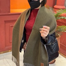 ✨✨太美了😍罗意威 情侣款 美到要尖叫😱专柜最新款🎊英伦欧美范儿 又是一款即时尚又实用的大围巾&长巾,🎆撞色的颜色搭配很 ✨✨太美了😍罗意威 情侣款 美到要尖叫😱专柜最新款🎊英伦欧美范儿 又是一款即时尚又实用的大围巾&长巾,🎆撞色的颜色搭配很