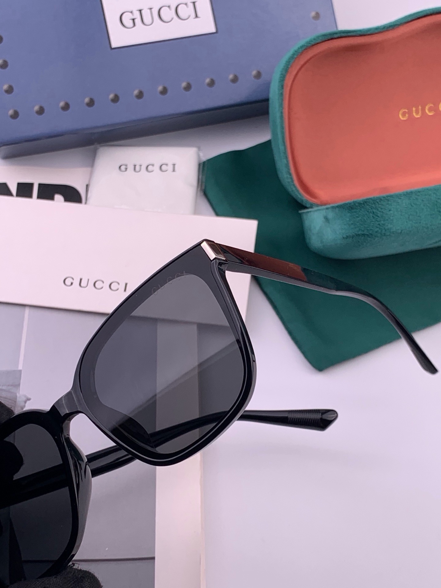 🆕   GUCCI  新款尼龙偏光太眼镜，情侣款时尚方框太阳镜佩戴舒适网红潮流款墨镜，大气女人范儿，大脸小脸都好看 ！型
