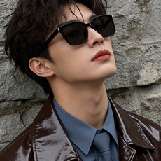 🆕 GUCCI 新款尼龙偏光太眼镜,情侣款时尚方框太阳镜佩戴舒适网红潮流款墨镜,大气女人范儿,大脸小脸都好看 !型 🆕 GUCCI 新款尼龙偏光太眼镜,情侣款时尚方框太阳镜佩戴舒适网红潮流款墨镜,大气女人范儿,大脸小脸都好看 !型