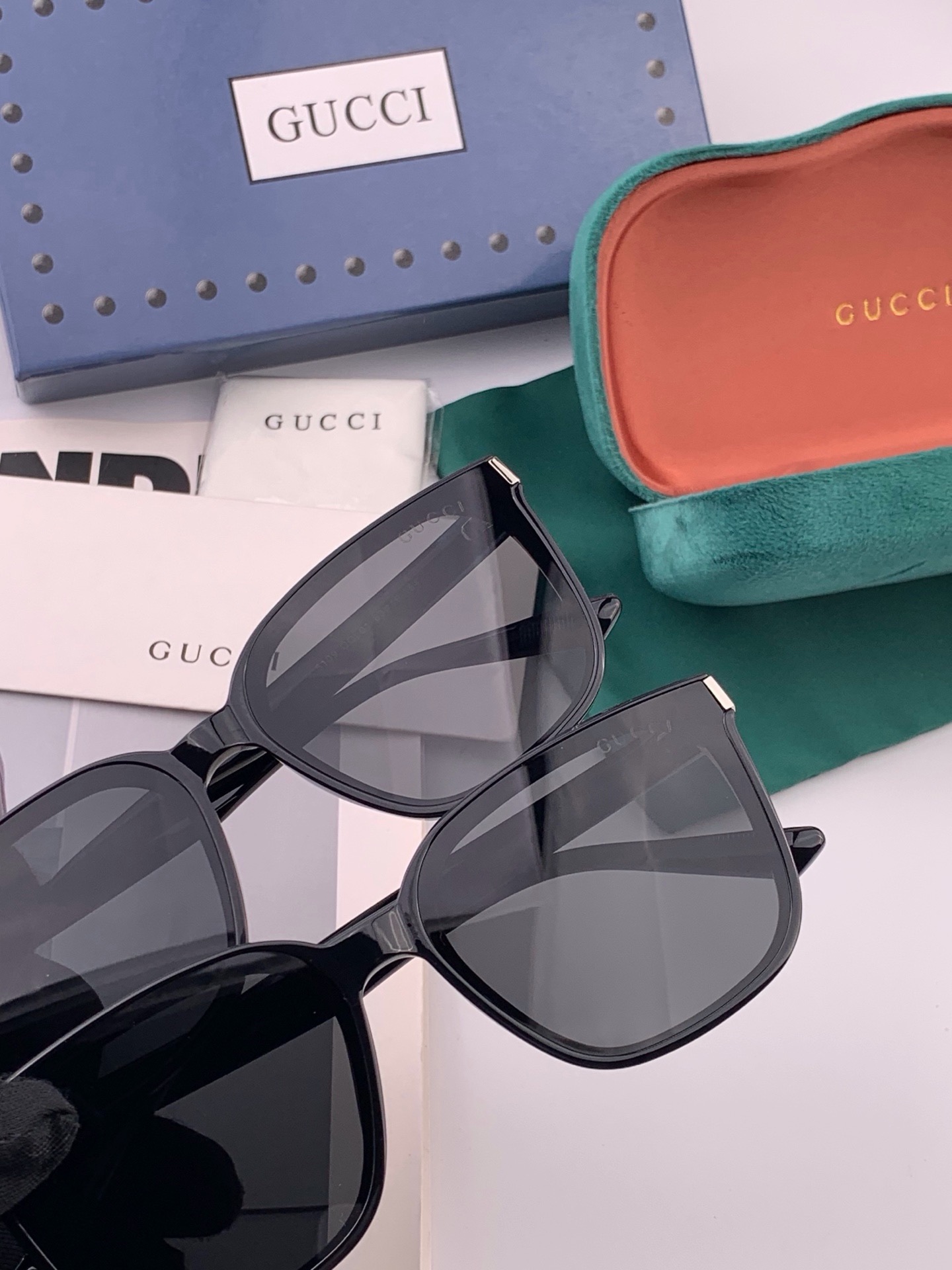 🆕   GUCCI  新款尼龙偏光太眼镜，情侣款时尚方框太阳镜佩戴舒适网红潮流款墨镜，大气女人范儿，大脸小脸都好看 ！型