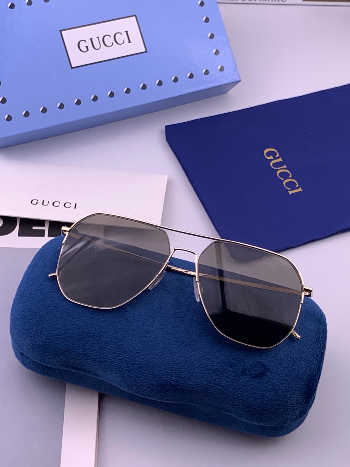 🆕         GUCCI 男款炫彩飞行员偏光太阳镜 ❤️材质：高清尼龙加厚卡槽高清偏光镜片 🌹无边框镜架💕颜👍型号