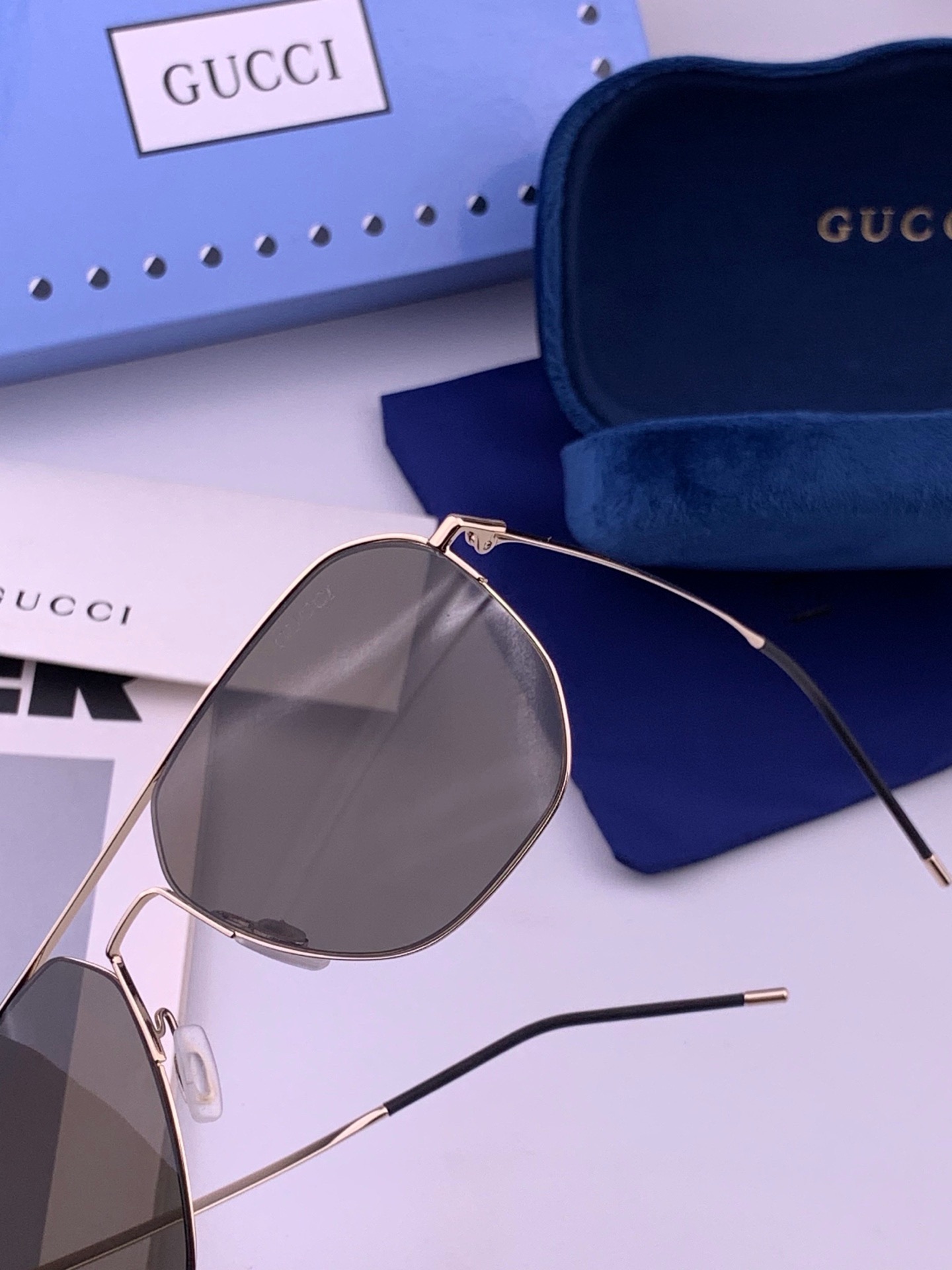 🆕         GUCCI 男款炫彩飞行员偏光太阳镜 ❤️材质：高清尼龙加厚卡槽高清偏光镜片 🌹无边框镜架💕颜👍型号