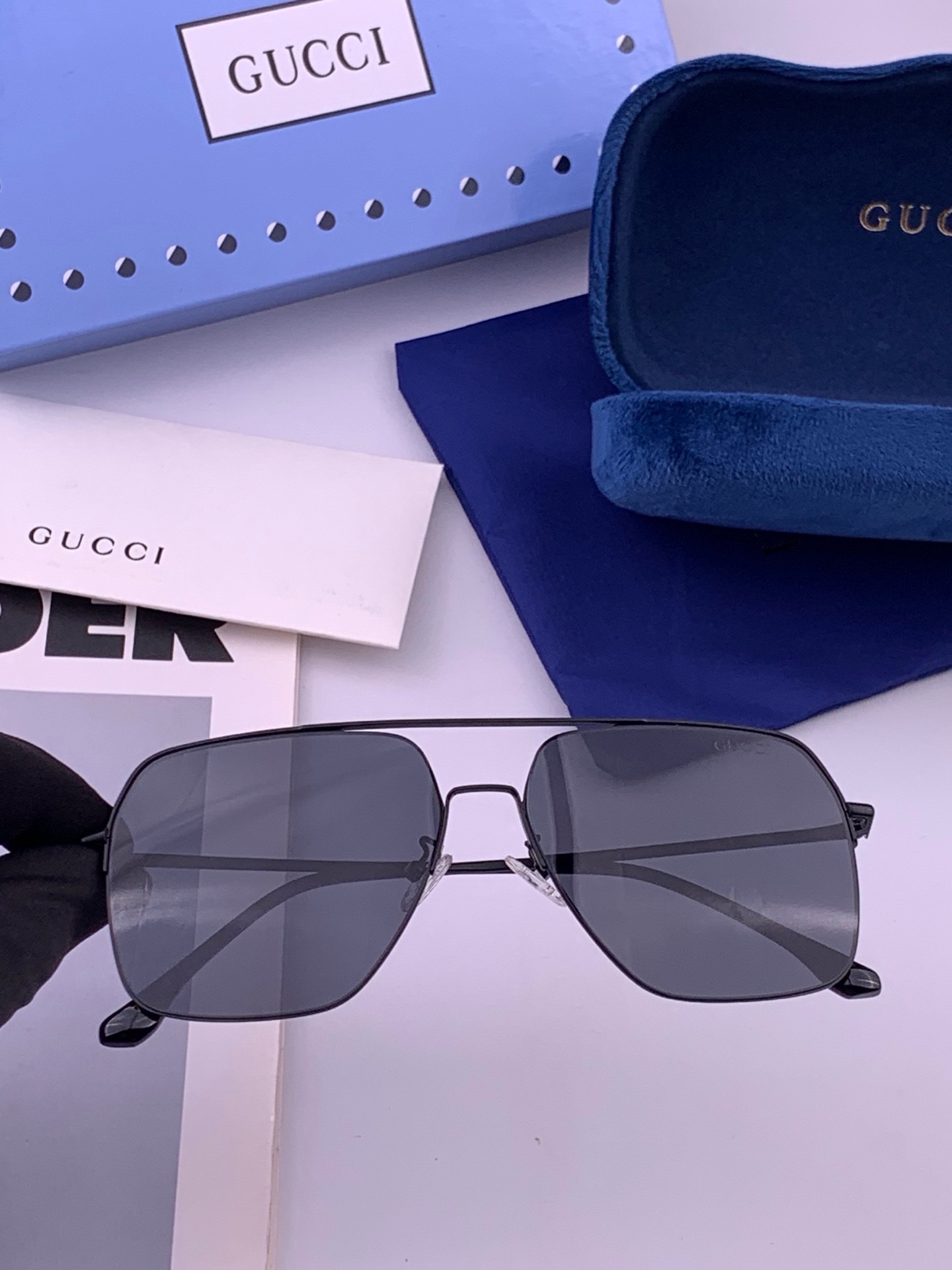 🆕        GUCCI 男款炫彩飞行员偏光太阳镜 ❤️材质：高清尼龙加厚卡槽高清偏光镜片 🌹无边框镜架💕颜👍型号：