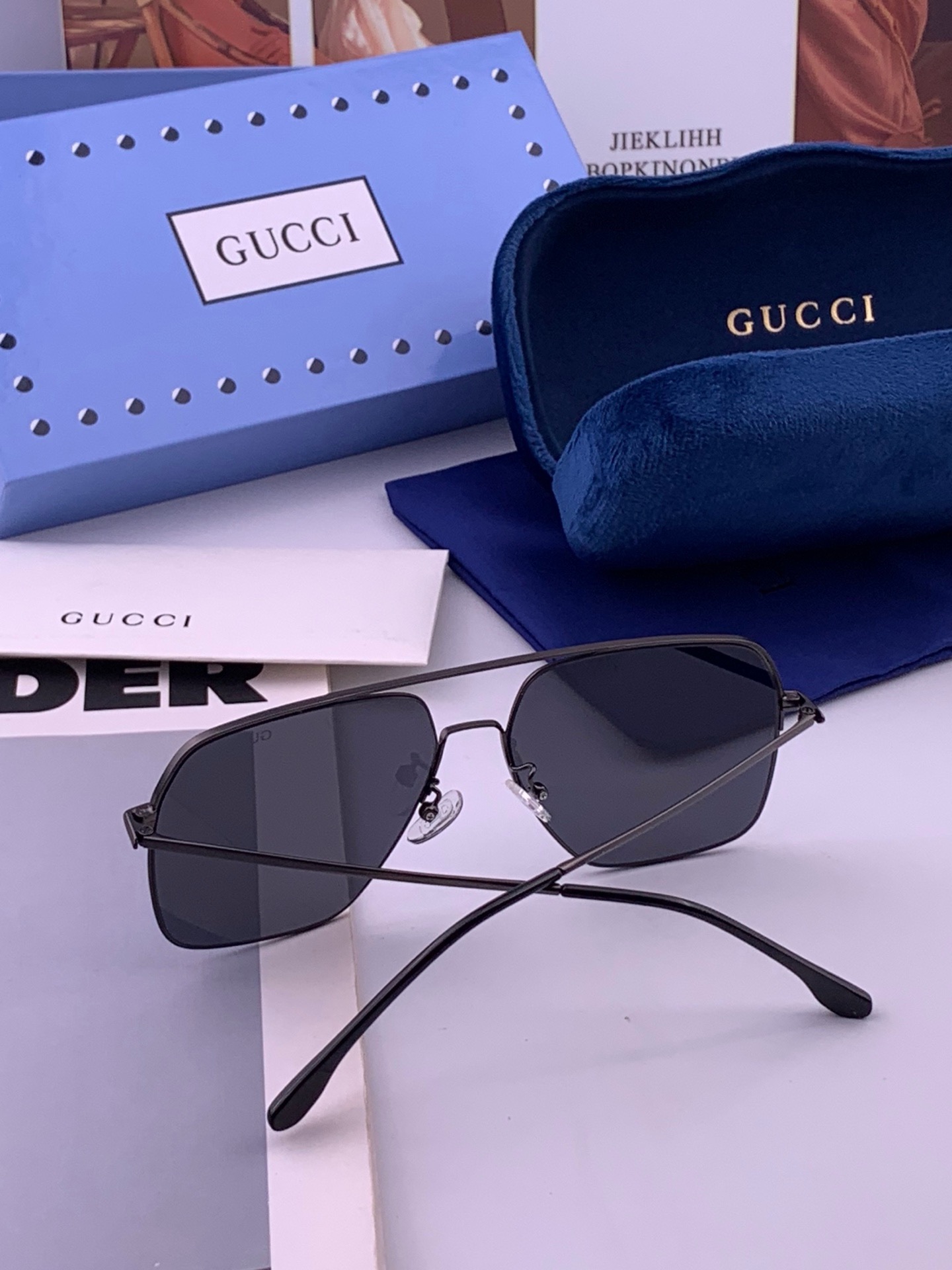 🆕        GUCCI 男款炫彩飞行员偏光太阳镜 ❤️材质：高清尼龙加厚卡槽高清偏光镜片 🌹无边框镜架💕颜👍型号：