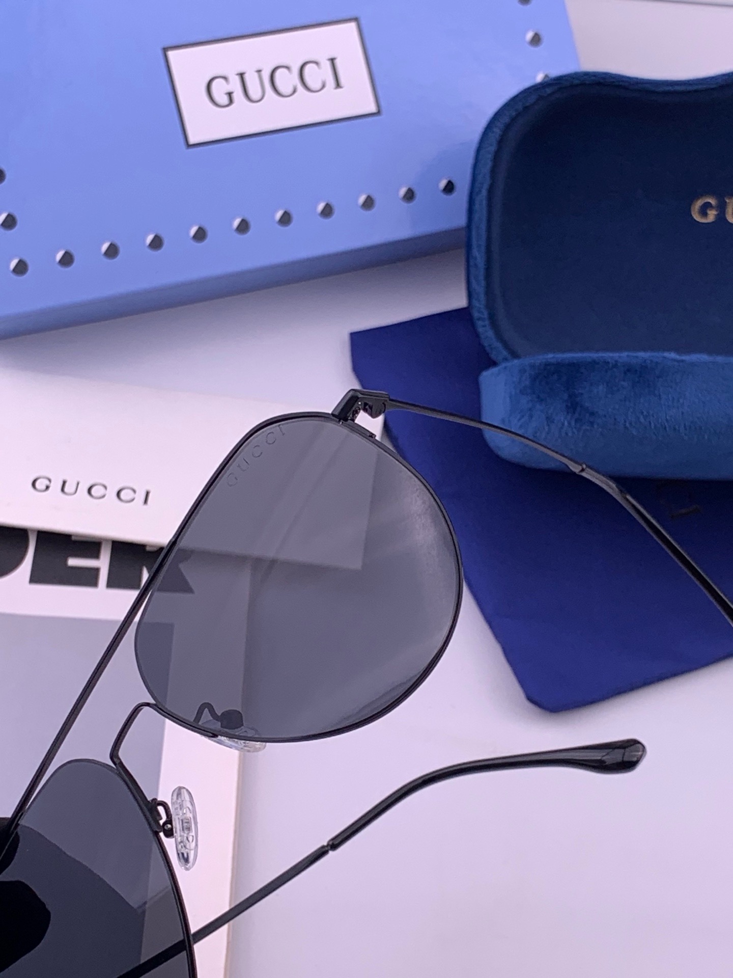 🆕         GUCCI 男款炫彩飞行员偏光太阳镜 ❤️材质：高清尼龙加厚卡槽高清偏光镜片 🌹无边框镜架💕颜👍型号