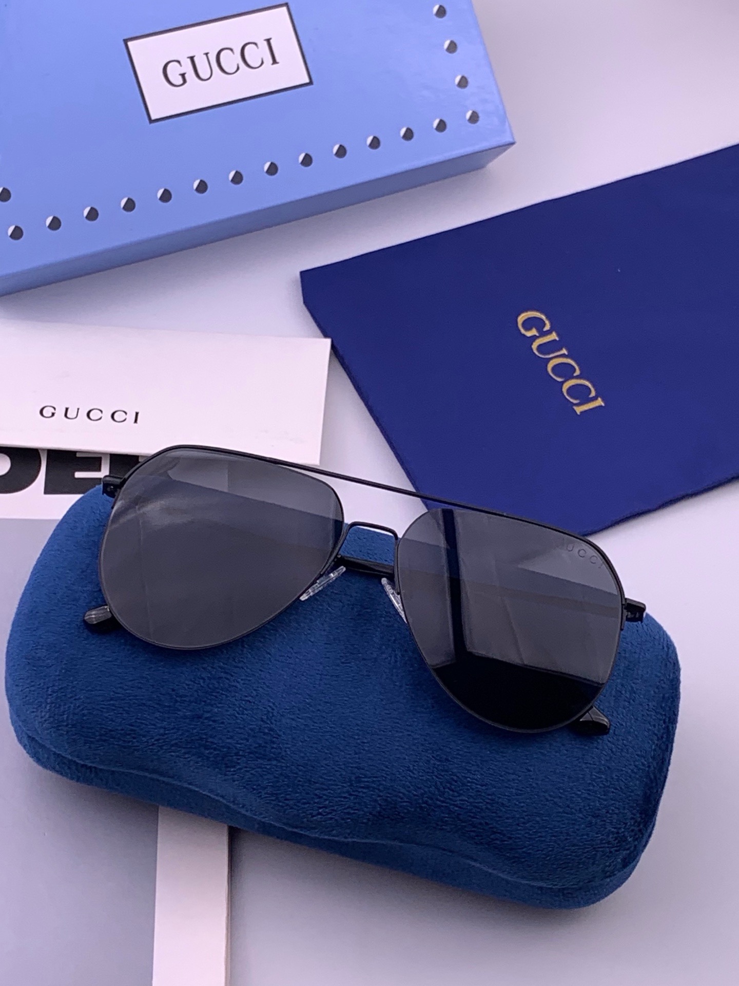🆕         GUCCI 男款炫彩飞行员偏光太阳镜 ❤️材质：高清尼龙加厚卡槽高清偏光镜片 🌹无边框镜架💕颜👍型号