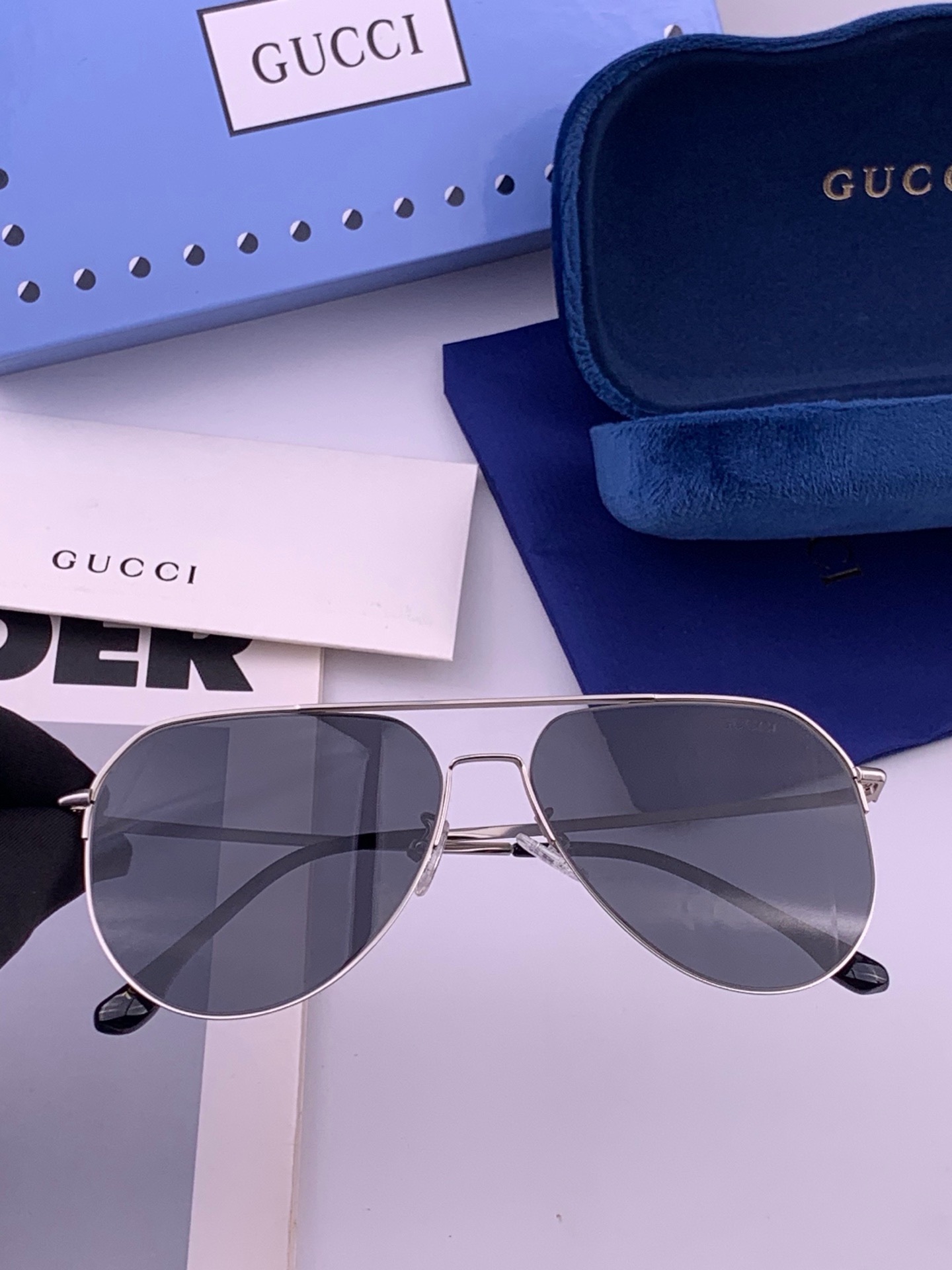 🆕         GUCCI 男款炫彩飞行员偏光太阳镜 ❤️材质：高清尼龙加厚卡槽高清偏光镜片 🌹无边框镜架💕颜👍型号