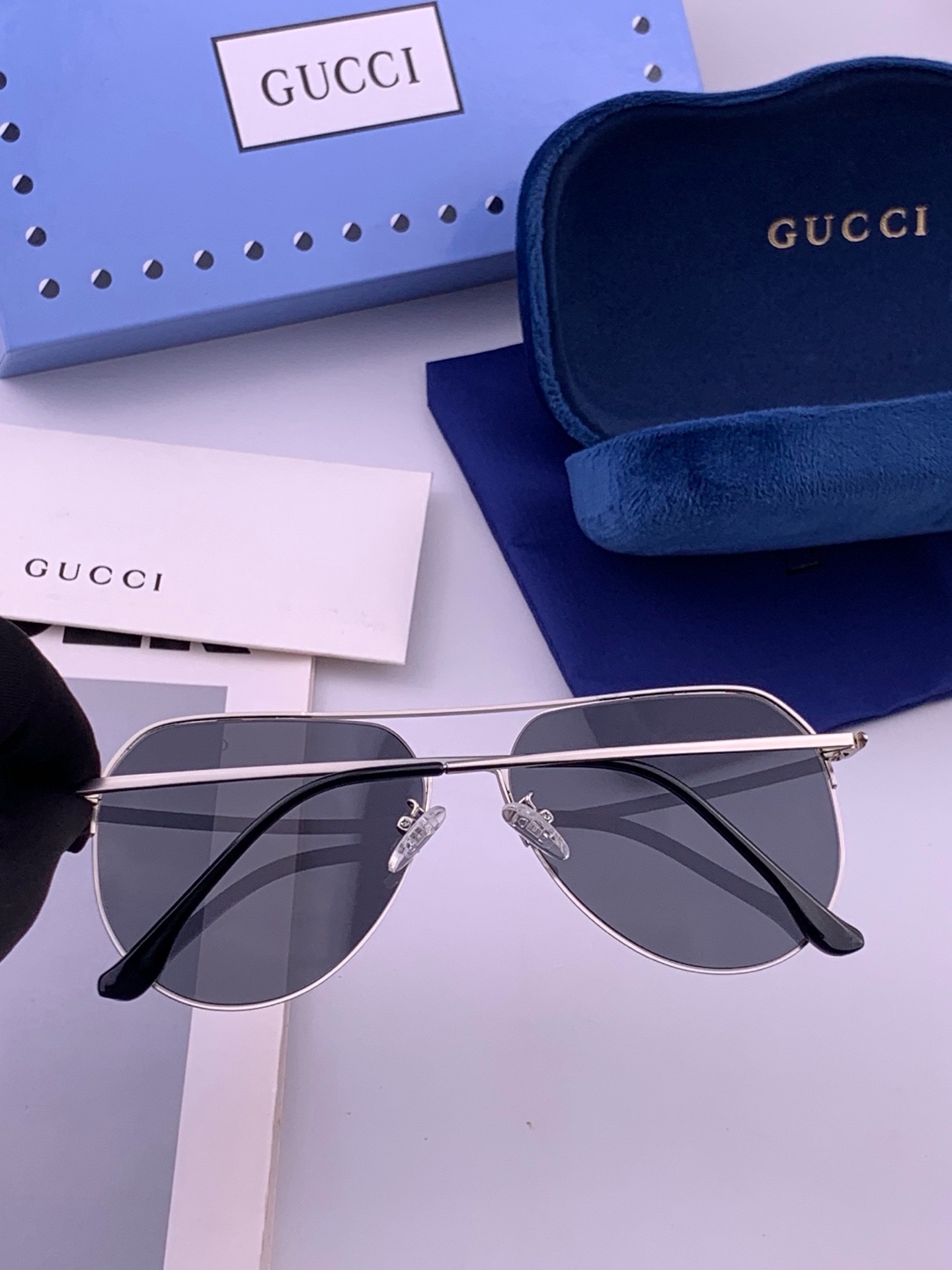 🆕         GUCCI 男款炫彩飞行员偏光太阳镜 ❤️材质：高清尼龙加厚卡槽高清偏光镜片 🌹无边框镜架💕颜👍型号