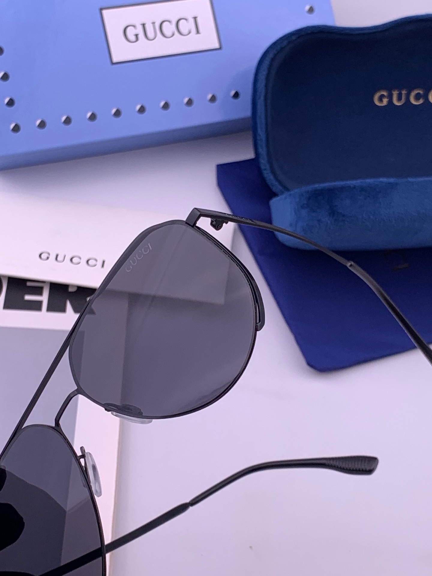 🆕         GUCCI 男款炫彩飞行员偏光太阳镜 ❤️材质：高清尼龙加厚卡槽高清偏光镜片 🌹无边框镜架💕颜👍型号