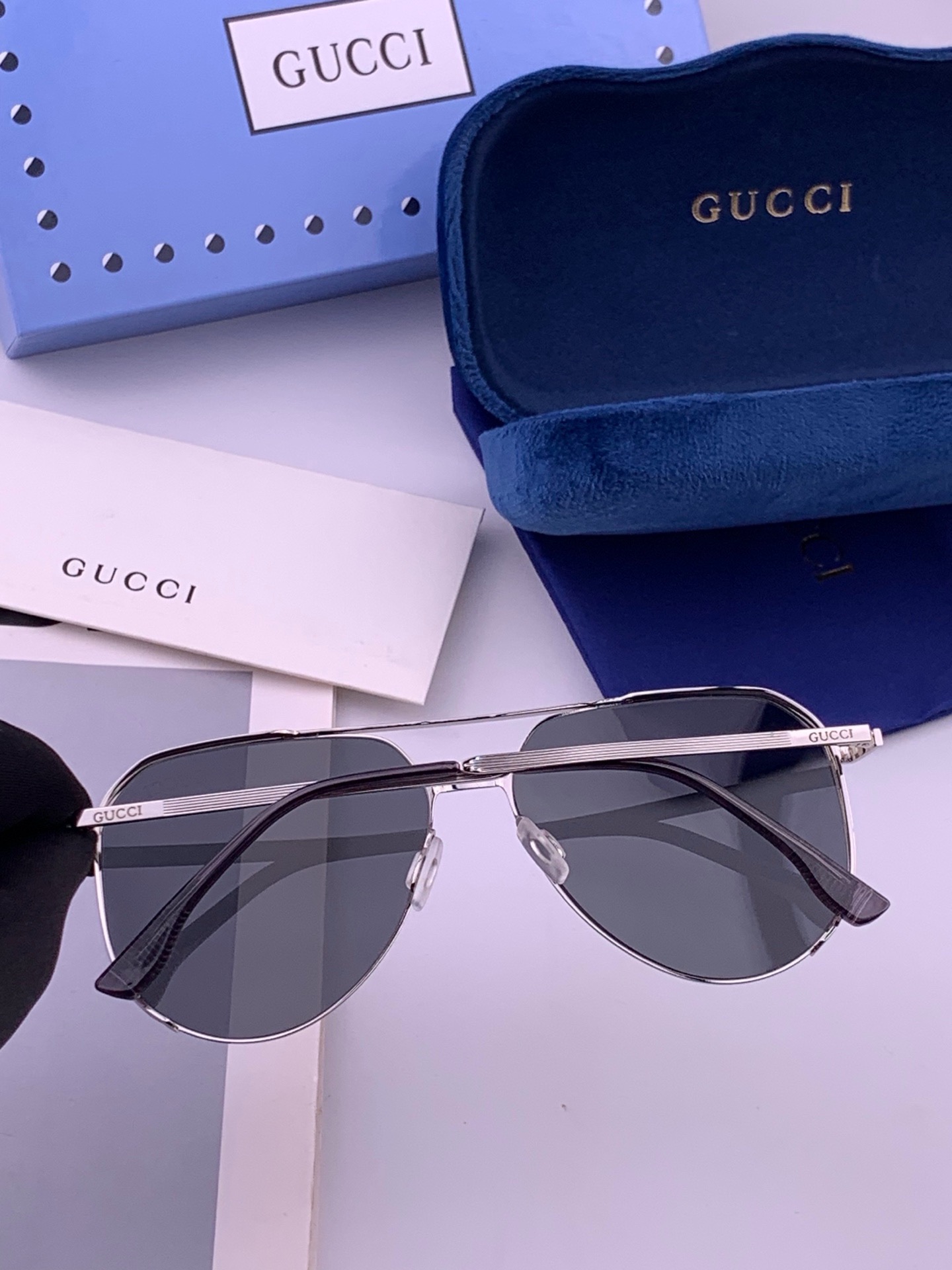 🆕         GUCCI 男款炫彩飞行员偏光太阳镜 ❤️材质：高清尼龙加厚卡槽高清偏光镜片 🌹无边框镜架💕颜👍型号
