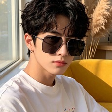 🆕 GUCCI 男款炫彩飞行员偏光太阳镜 ❤️材质:高清尼龙加厚卡槽高清偏光镜片 🌹无边框镜架💕颜👍型号 🆕 GUCCI 男款炫彩飞行员偏光太阳镜 ❤️材质:高清尼龙加厚卡槽高清偏光镜片 🌹无边框镜架💕颜👍型号
