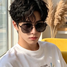 🆕 GUCCI 男款炫彩飞行员偏光太阳镜 ❤️材质:高清尼龙加厚卡槽高清偏光镜片 🌹无边框镜架💕颜👍型号: 🆕 GUCCI 男款炫彩飞行员偏光太阳镜 ❤️材质:高清尼龙加厚卡槽高清偏光镜片 🌹无边框镜架💕颜👍型号: