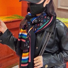🆕 又时髦又百搭!LV新款老花长巾】提升气质和品味的好单品!!四季必备!!真的无敌实用!!Lv难得的羊绒长巾,!!面 🆕 又时髦又百搭!LV新款老花长巾】提升气质和品味的好单品!!四季必备!!真的无敌实用!!Lv难得的羊绒长巾,!!面