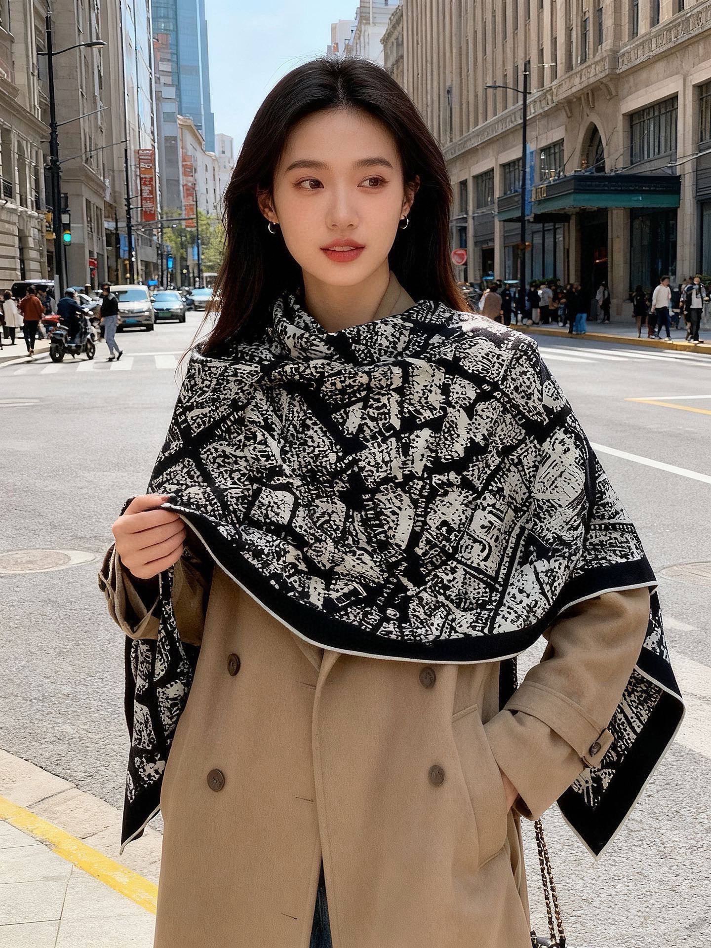 🆕   Dior ❤【️巴黎地图】140*140 双面同色丝绒方巾🉐️LAN DE 价🉐️ARIS 巴黎地图 这款方巾饰