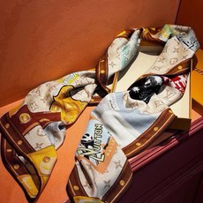 🆕 【LV】上新❤️ 路易威登 一款值得品细节的高货 抠细节,从一个小块的配色去打败市场货 140方巾 二个配色 🆕 【LV】上新❤️ 路易威登 一款值得品细节的高货 抠细节,从一个小块的配色去打败市场货 140方巾 二个配色