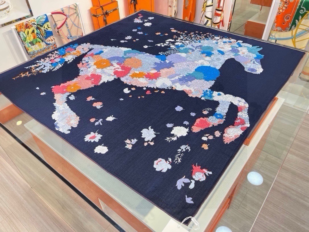🆕  ❤  双面同色【▪️卓尔不凡，高级有气场！！】非常抬人，带点故事的精彩！永远加分的hermes艺术单品！美中有趣味
