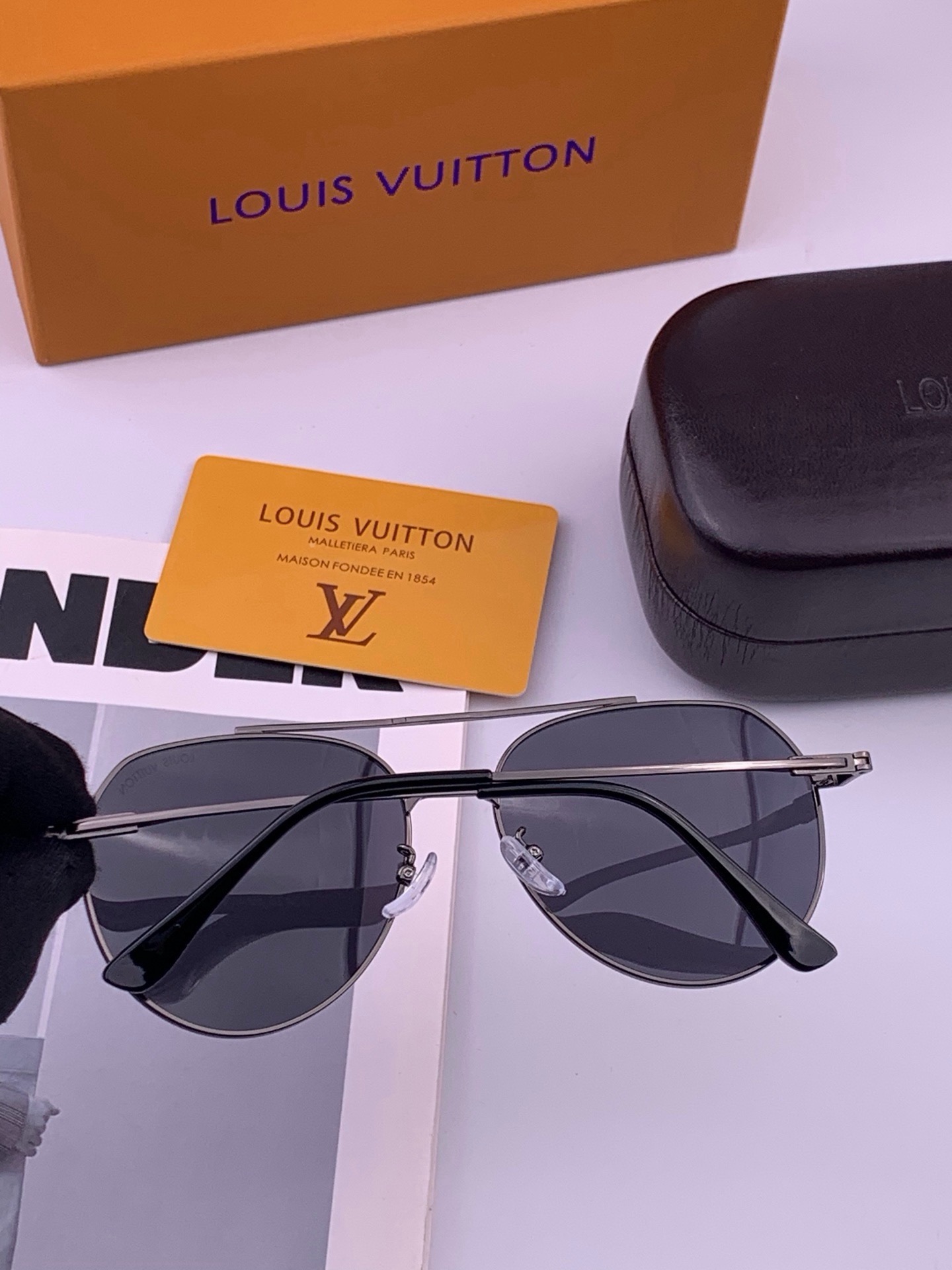 🆕   LV 🔥  高品质男女款墨镜   👍 进口宝丽来偏光镜片  🔥蛤蟆镜 开车钓鱼都可 🔥百搭显瘦墨镜韩版男士飞行员