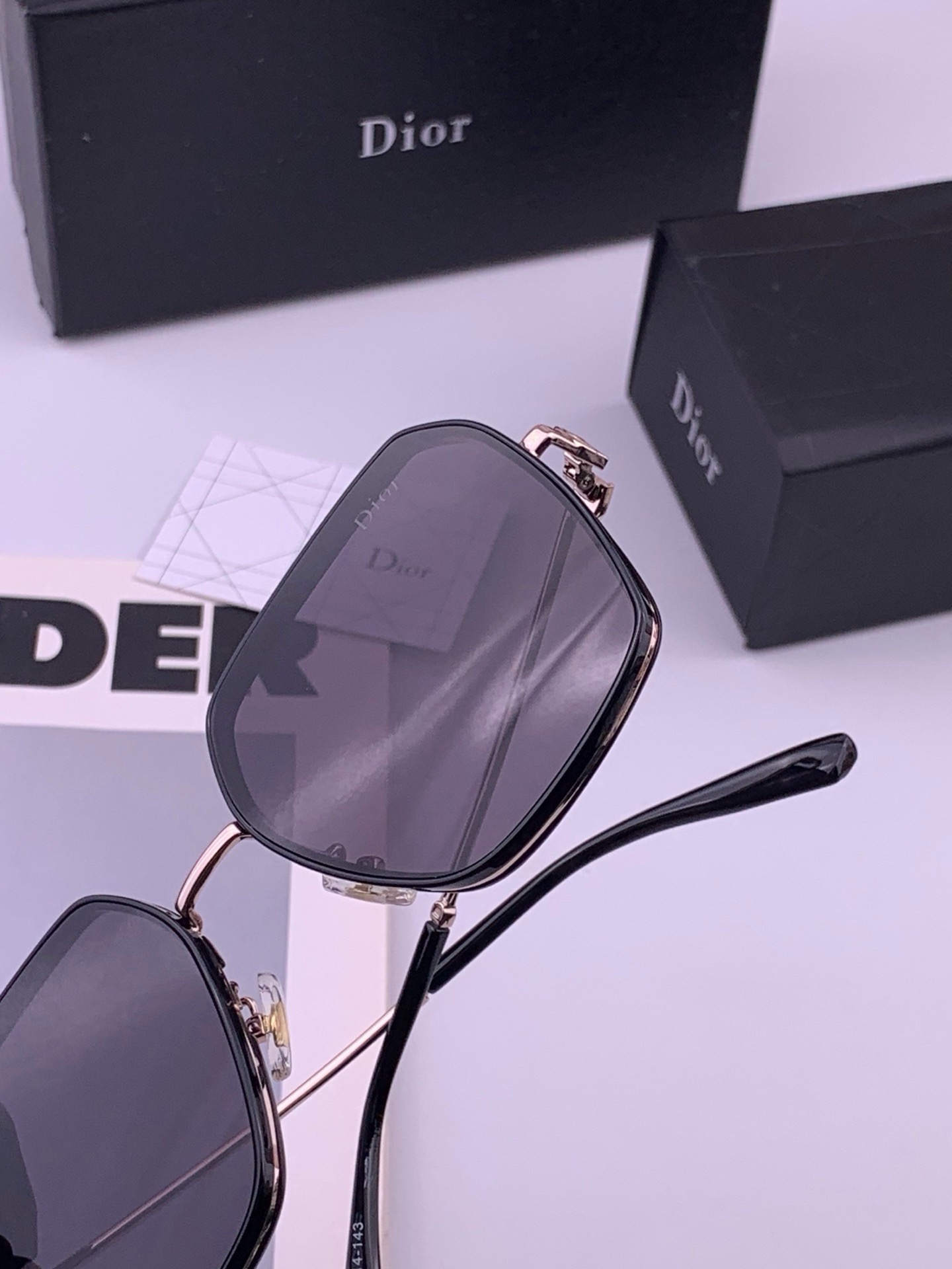 🆕  🔺 【DIOR-迪奥】开春新款 潮流爆款 时尚尼龙偏光太阳镜 高品质 佩戴舒适 网红潮款墨镜 型号：D7635