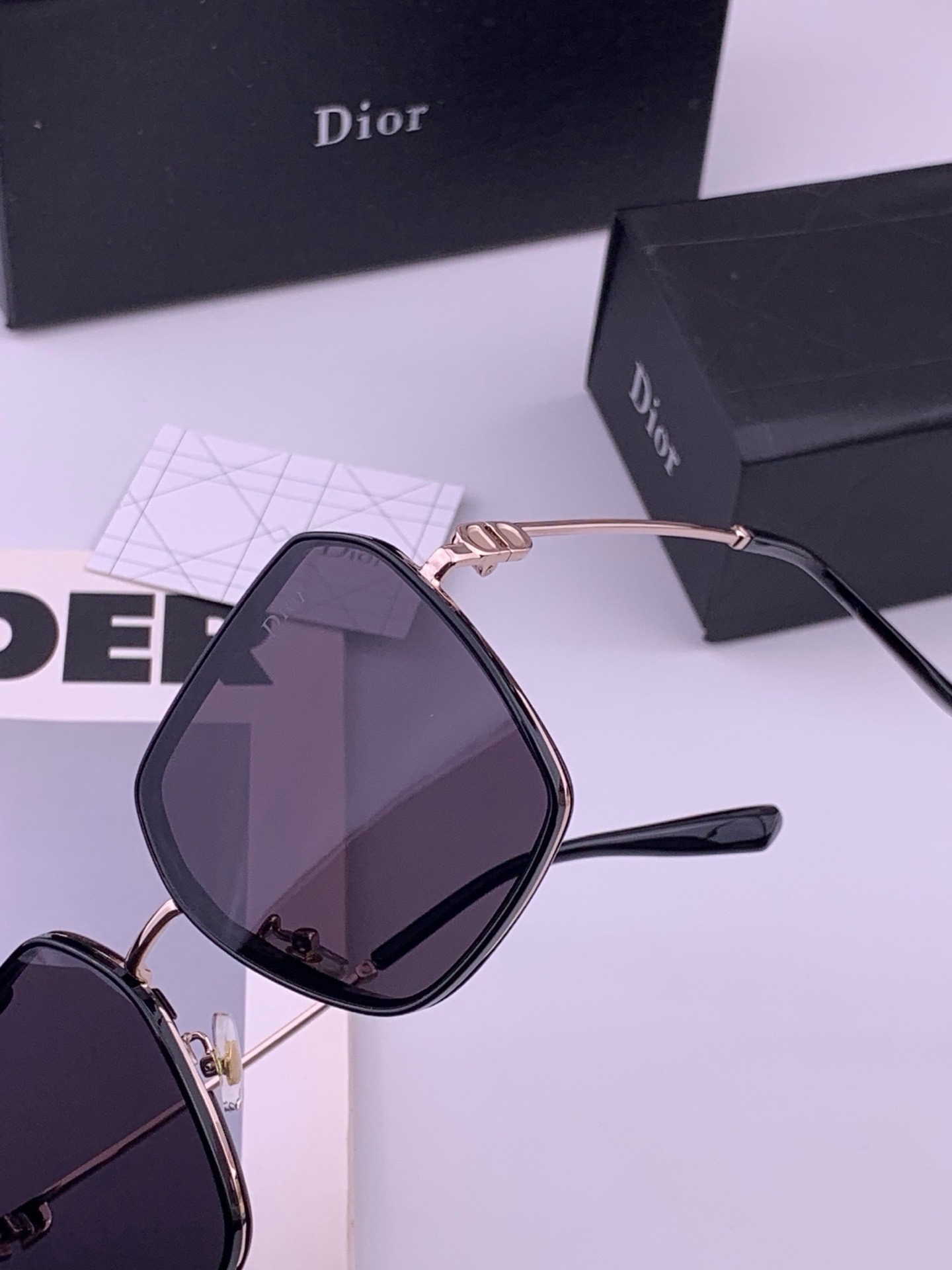 🆕  🔺 【DIOR-迪奥】开春新款 潮流爆款 时尚尼龙偏光太阳镜 高品质 佩戴舒适 网红潮款墨镜 型号：D7635