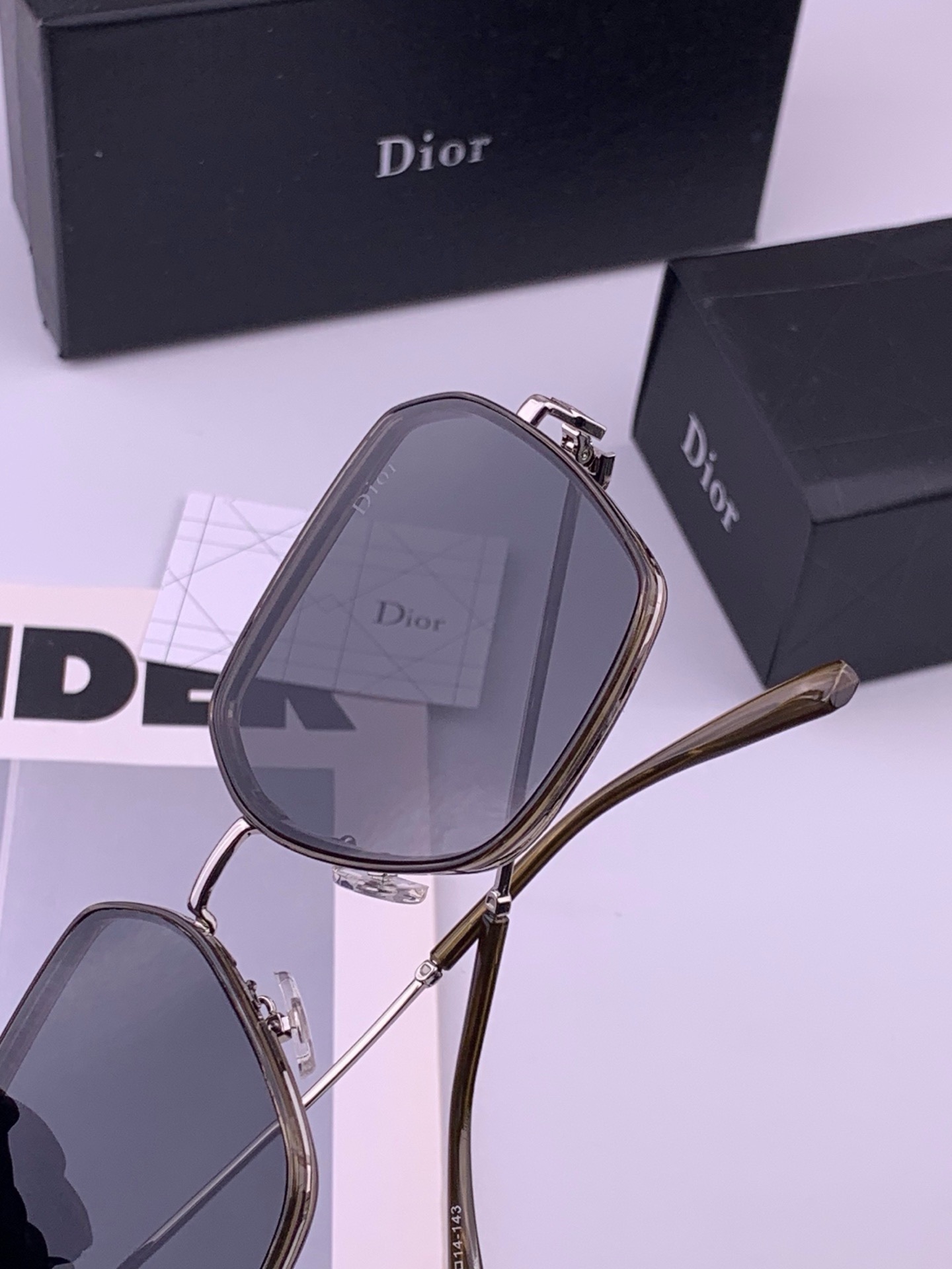 🆕  🔺 【DIOR-迪奥】开春新款 潮流爆款 时尚尼龙偏光太阳镜 高品质 佩戴舒适 网红潮款墨镜 型号：D7635