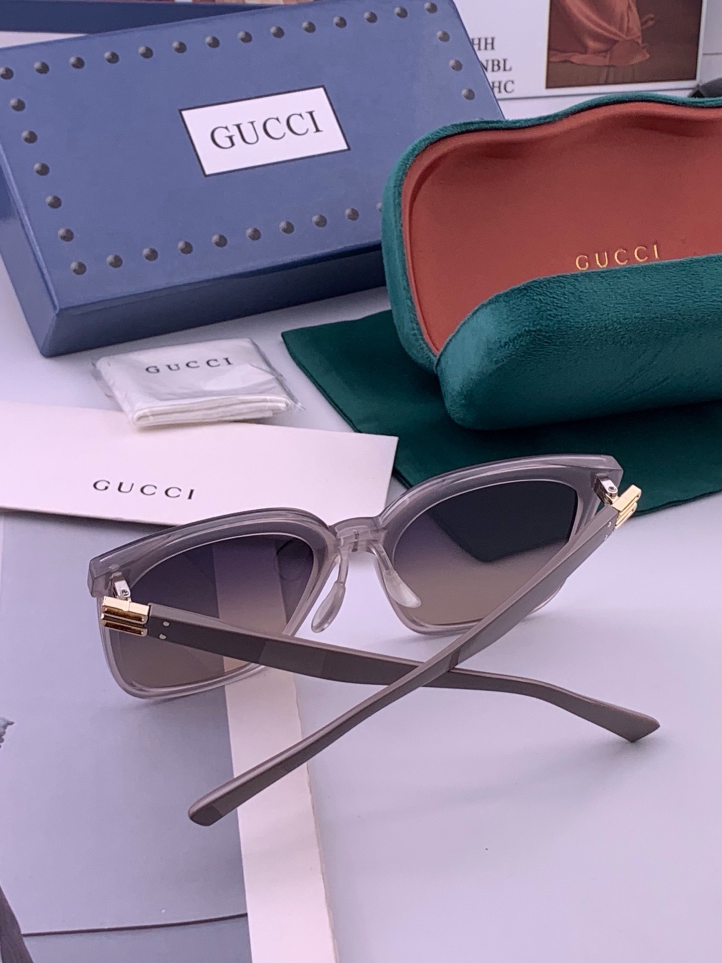 🆕   GUCCI  新款尼龙偏光太眼镜，情侣款时尚方框太阳镜佩戴舒适网红潮流款墨镜，大气女人范儿，大脸小脸都好看 ！型