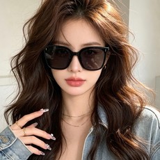 🆕 GUCCI 新款尼龙偏光太眼镜,情侣款时尚方框太阳镜佩戴舒适网红潮流款墨镜,大气女人范儿,大脸小脸都好看 !型 🆕 GUCCI 新款尼龙偏光太眼镜,情侣款时尚方框太阳镜佩戴舒适网红潮流款墨镜,大气女人范儿,大脸小脸都好看 !型
