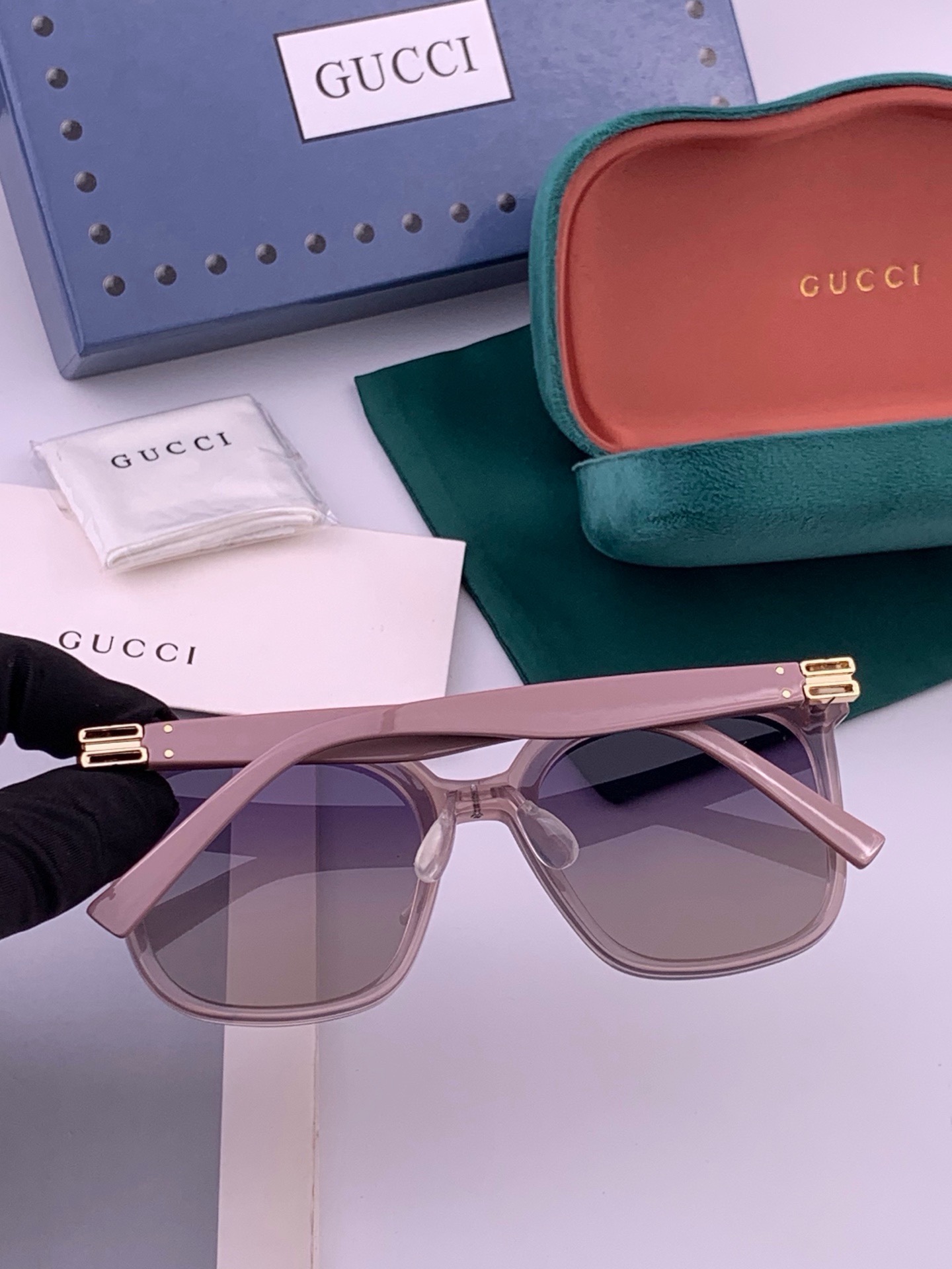 🆕   GUCCI  新款尼龙偏光太眼镜，情侣款时尚方框太阳镜佩戴舒适网红潮流款墨镜，大气女人范儿，大脸小脸都好看 ！型