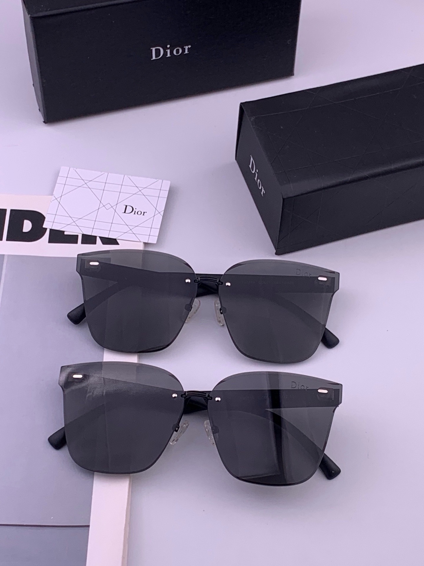 🆕   DIOR 新款太阳镜  中性款男女都可佩戴 镜架的材质是选用经典的优质板材 高品质 修脸神器时尚太阳镜  型号：