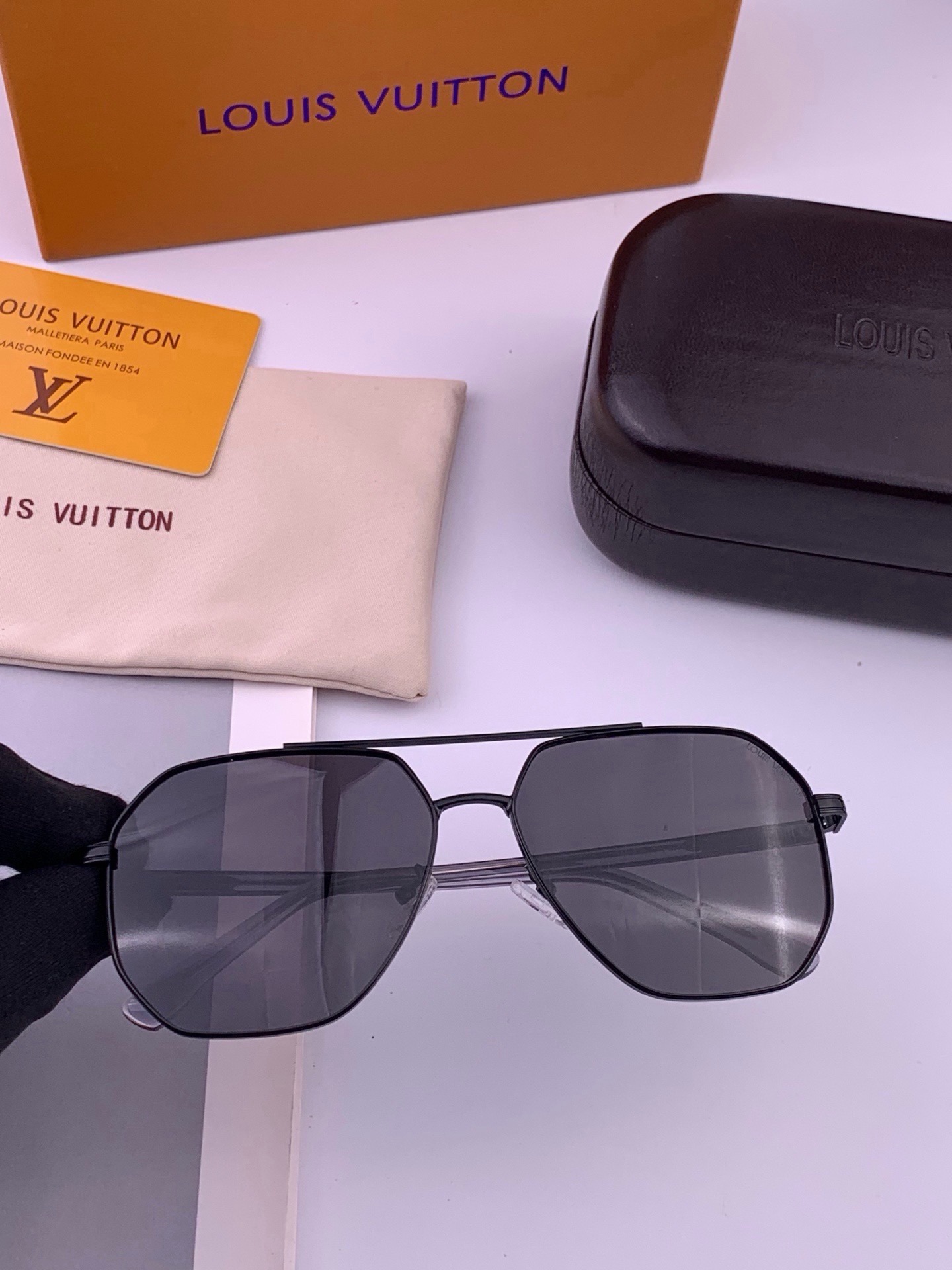 🆕   LV 🔥  高品质男女款墨镜   👍 进口宝丽来偏光镜片  🔥蛤蟆镜 开车钓鱼都可 🔥百搭显瘦墨镜韩版男士飞行员